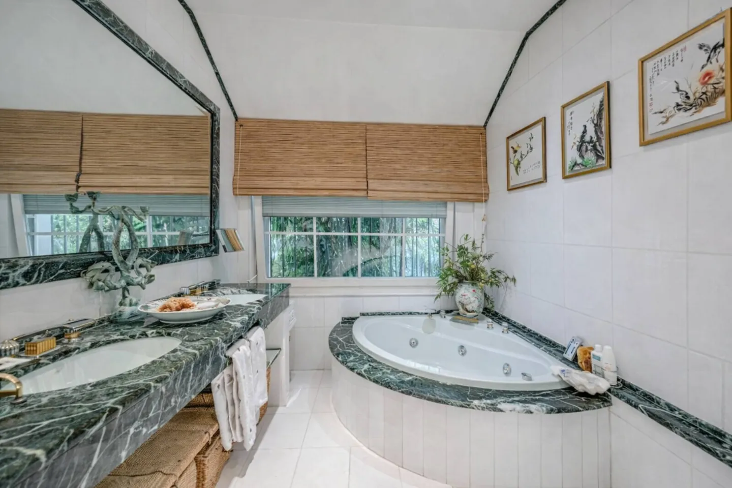 Eccellente Villa Familiare con Piscina e Giardino Incantevole - Foto 7 di 8