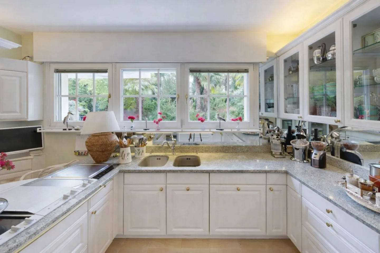 Eccellente Villa Familiare con Piscina e Giardino Incantevole - Foto 3 di 8