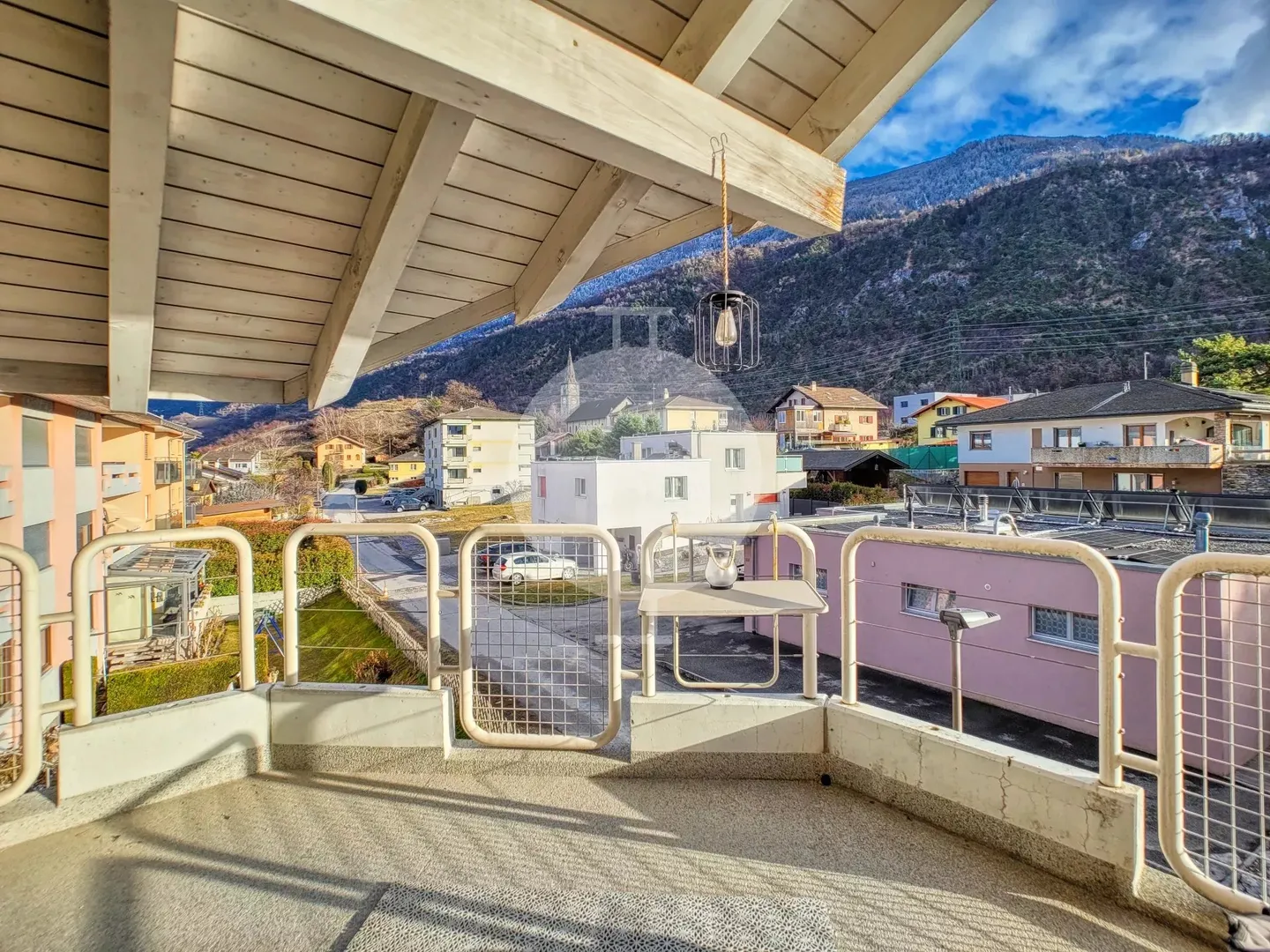 Wunderschöne helle Penthousewohnung mit großer Terrasse und Panoramablick auf die Ebene - Foto 8 von 17