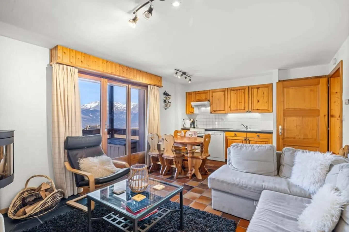 Appartamento di 3,5 stanze con posizione centrale - Foto 2 di 13