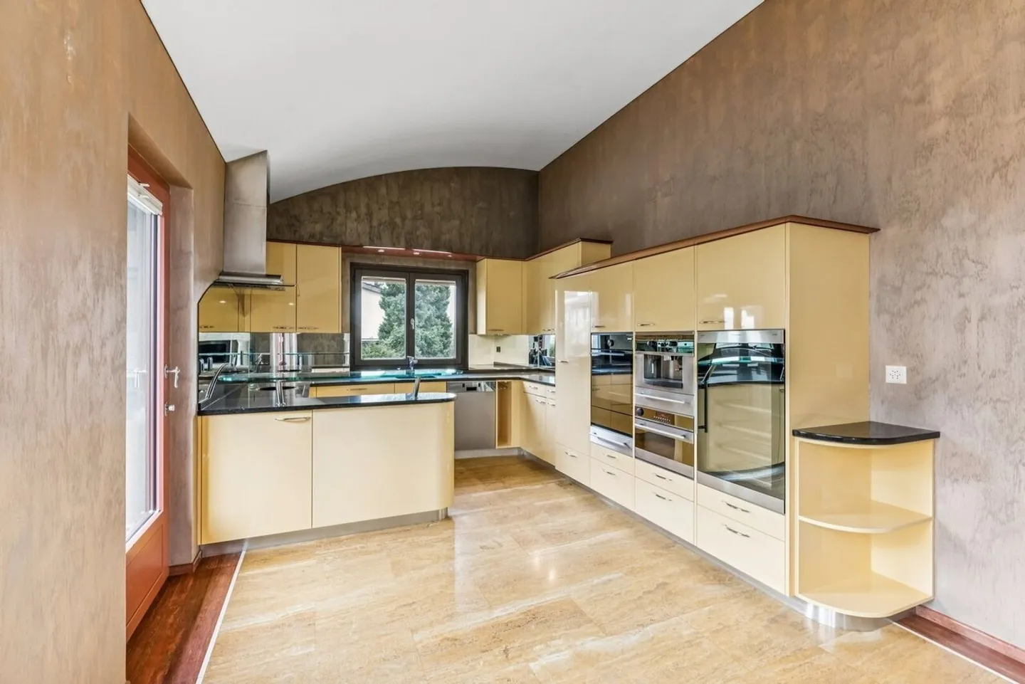 Elegante Villa mit Seeblick - Foto 4 von 9
