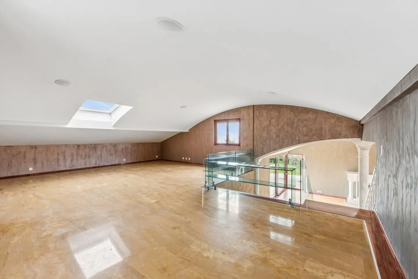 Elegante Villa mit Seeblick - Foto 6 von 9