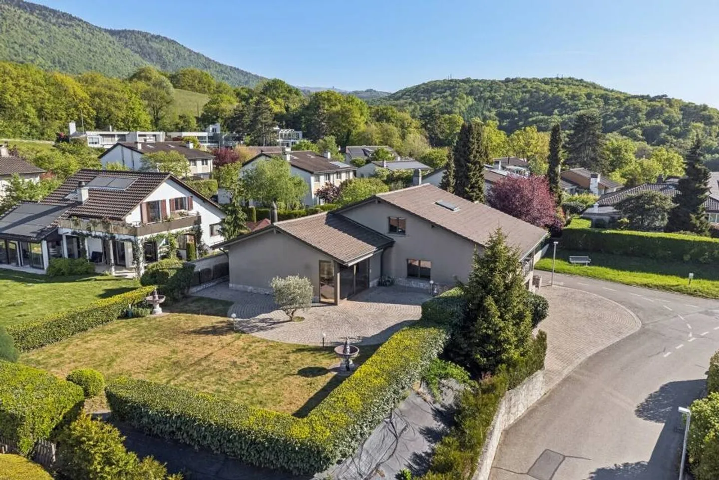 Elegante Villa mit Seeblick - Foto 9 von 9