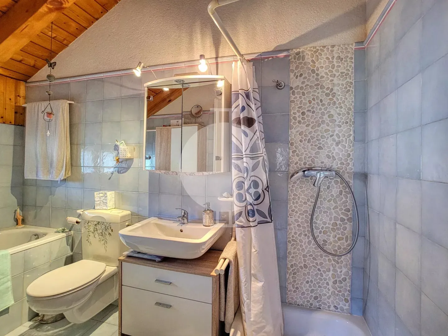 Wunderschöne helle Penthousewohnung mit großer Terrasse und Panoramablick auf die Ebene - Foto 13 von 17