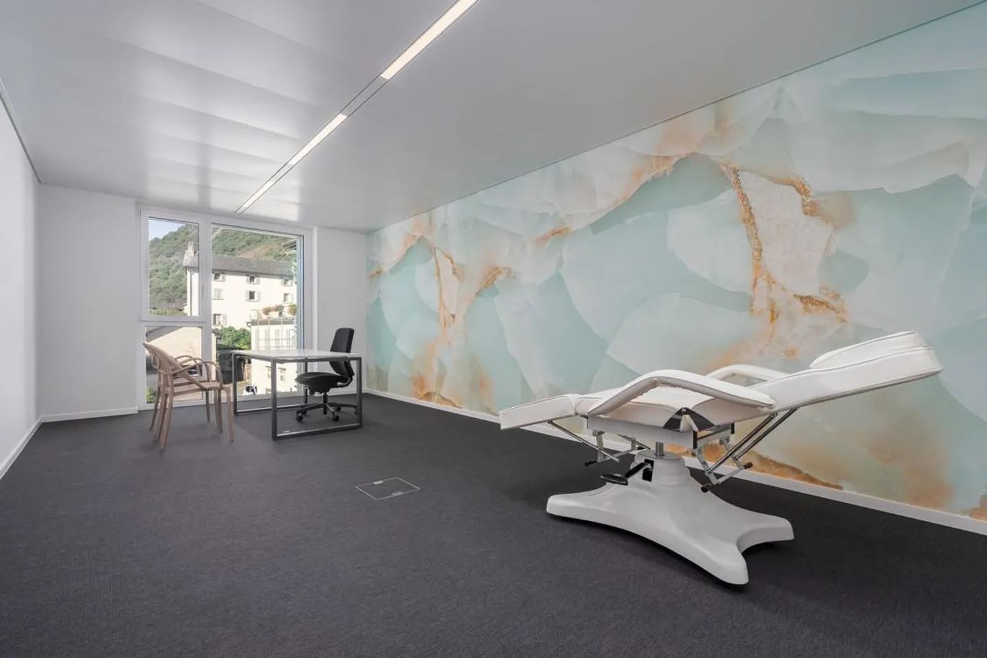 NEW QUARTER BEER HALL - ELEGANT AND FUNCTIONAL OFFICE - Photo 3 of 7