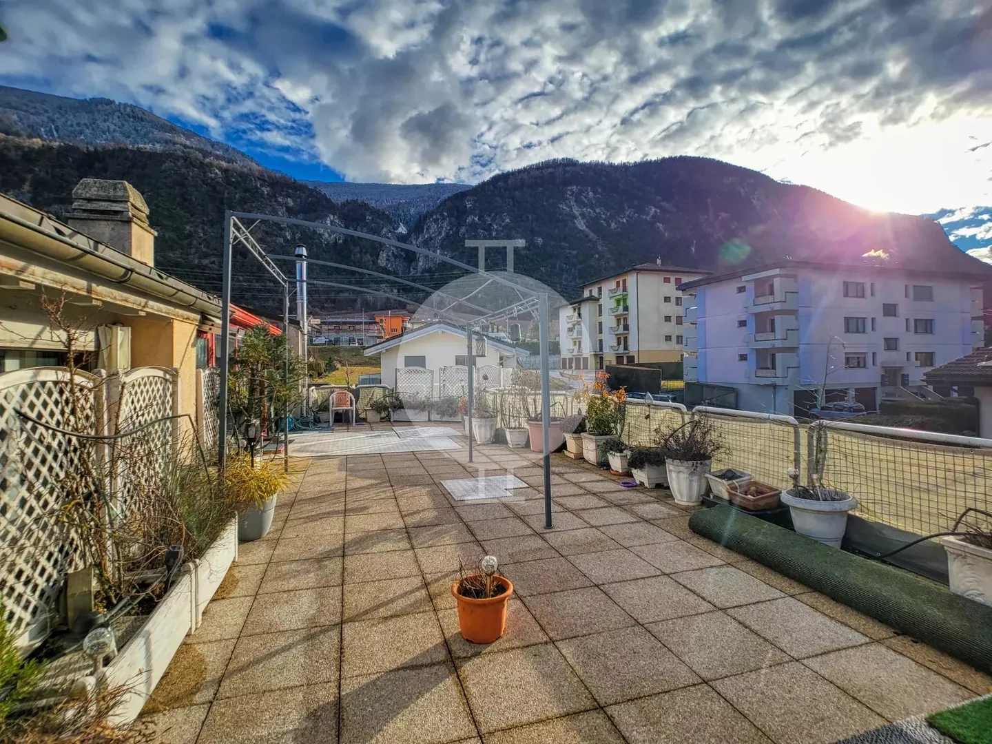 Wunderschöne helle Penthousewohnung mit großer Terrasse und Panoramablick auf die Ebene - Foto 15 von 17