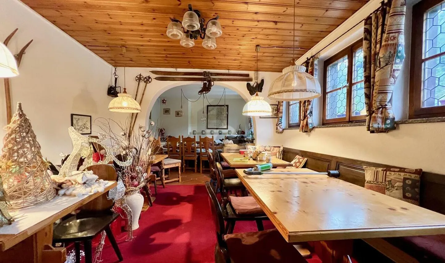 HIGHLY PROFITABLE OPPORTUNITY IN A FREQUENTED LOCATION - Photo 3 of 6