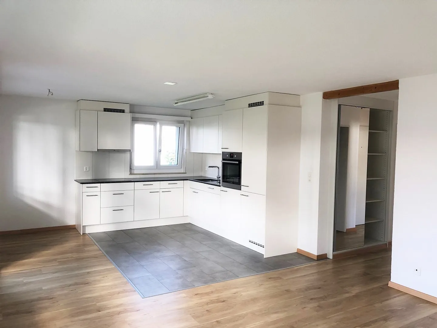 Grosszügige 3.5 Whg. mit Balkon - Foto 1 von 4