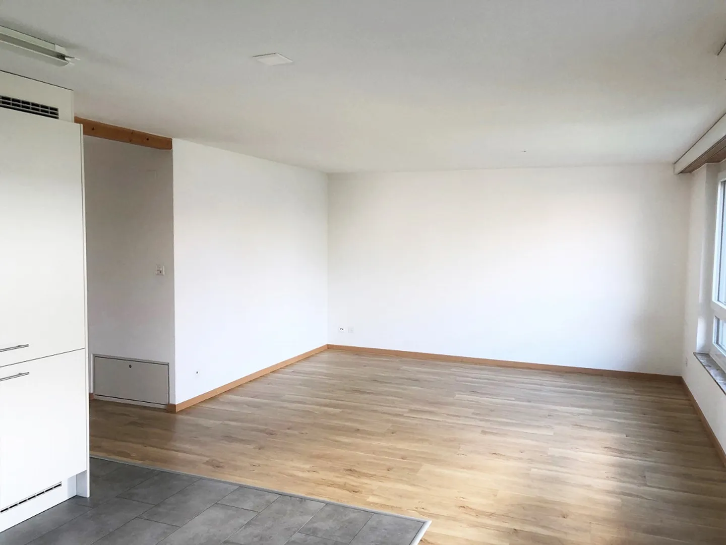 Grosszügige 3.5 Whg. mit Balkon - Foto 2 von 4