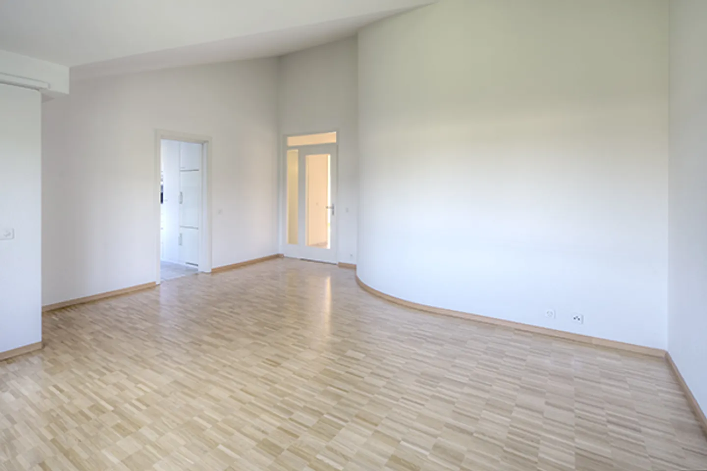 Apartment for rent - Photo 3 of 9