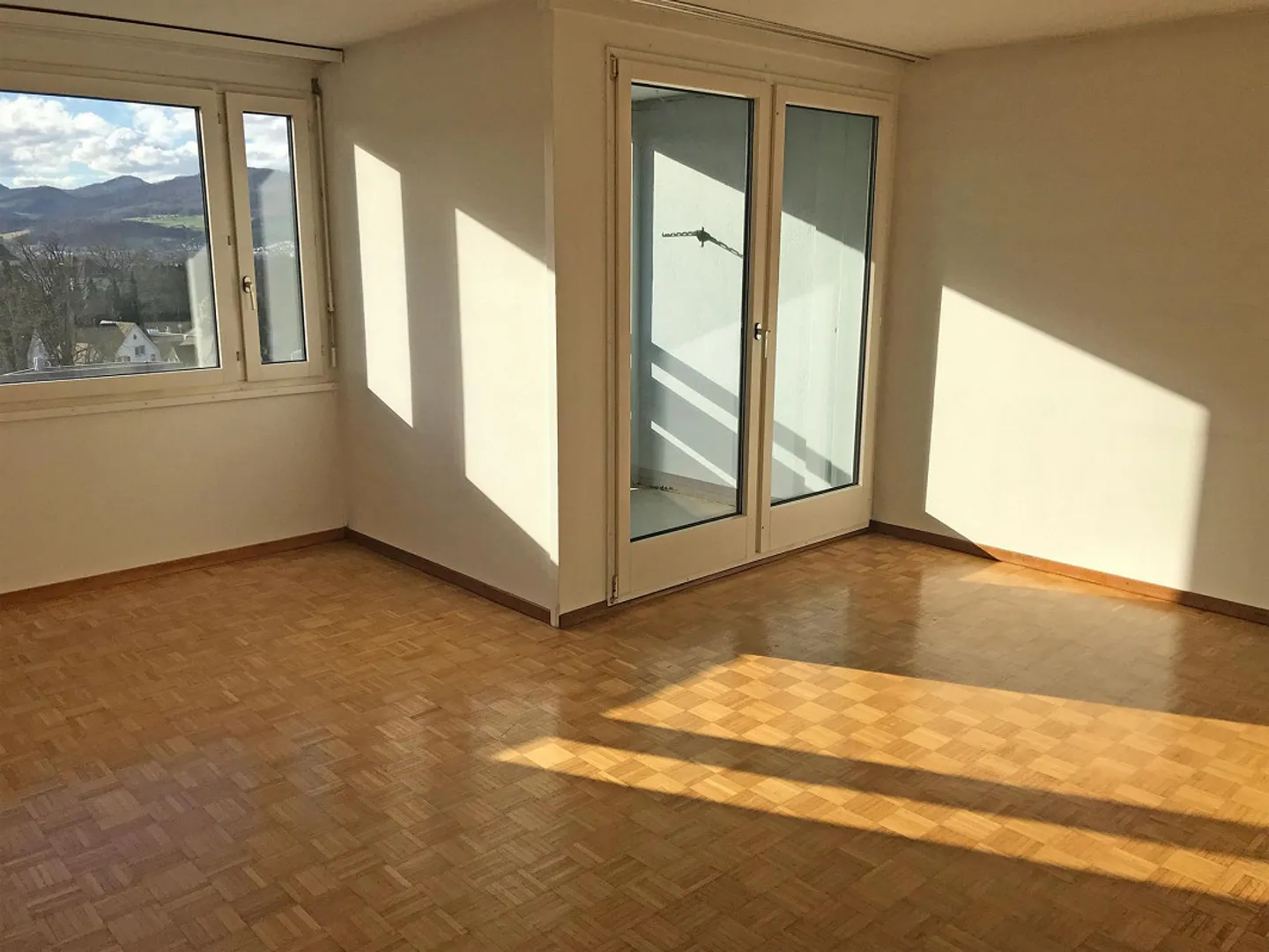 Grosszügige Wohnung mit Stadtblick - Foto 3 von 8