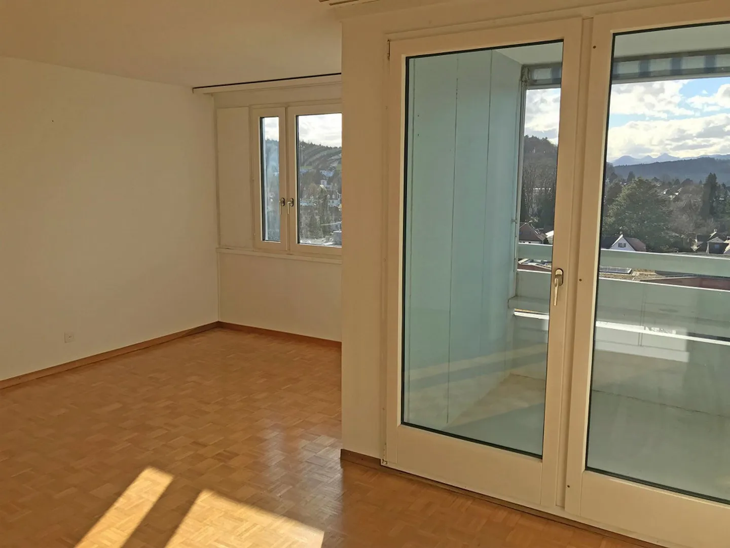 Grosszügige Wohnung mit Stadtblick - Foto 4 von 8