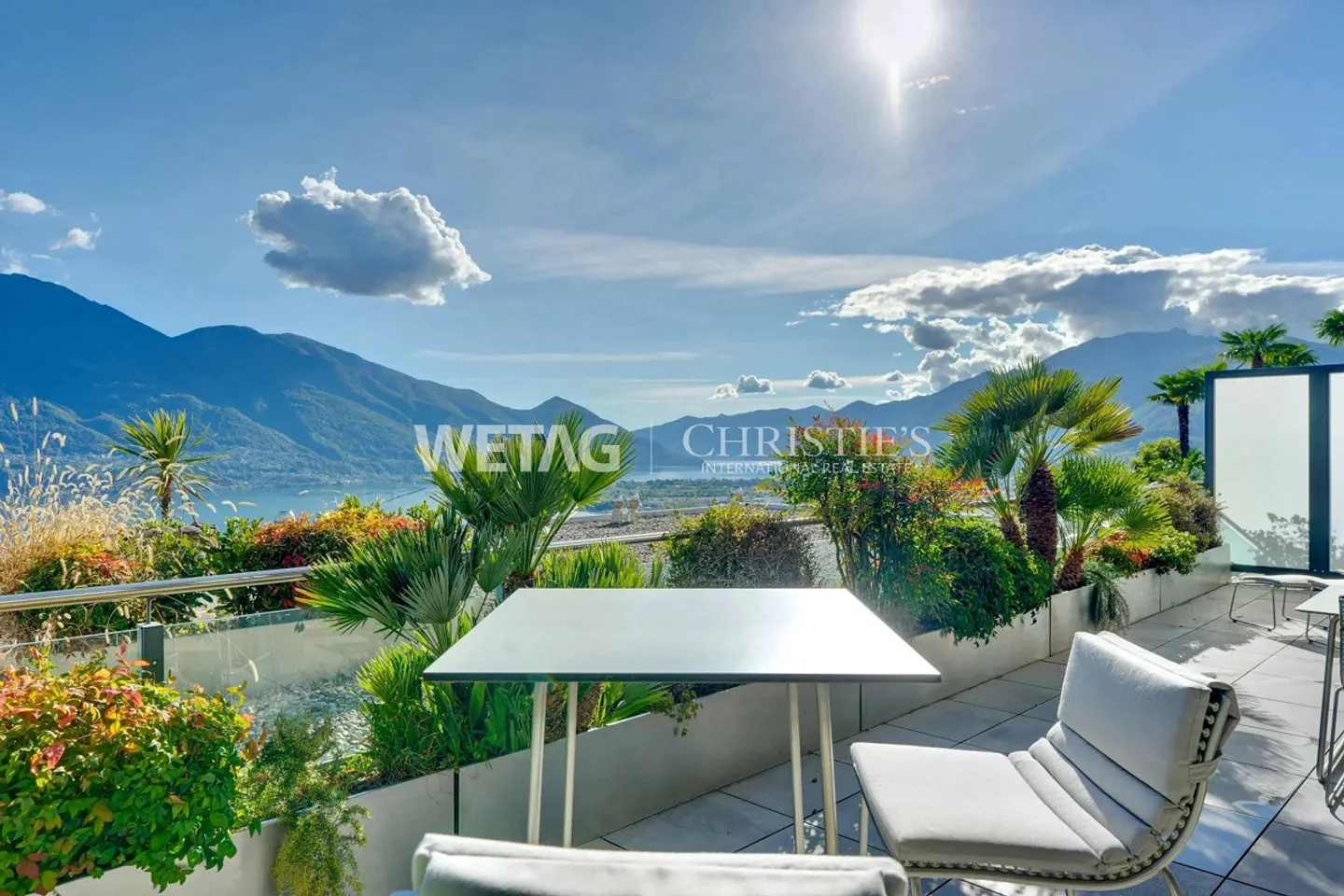 Appartamento moderno e confortevole con terrazza panoramica e vista lago a Mi... - Foto 1 di 13