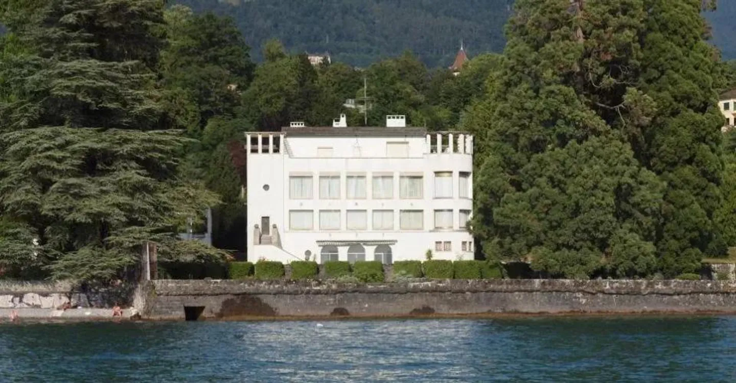 Außergewöhnliches Anwesen am Wasser in der Nähe von Montreux - Foto 1 von 13