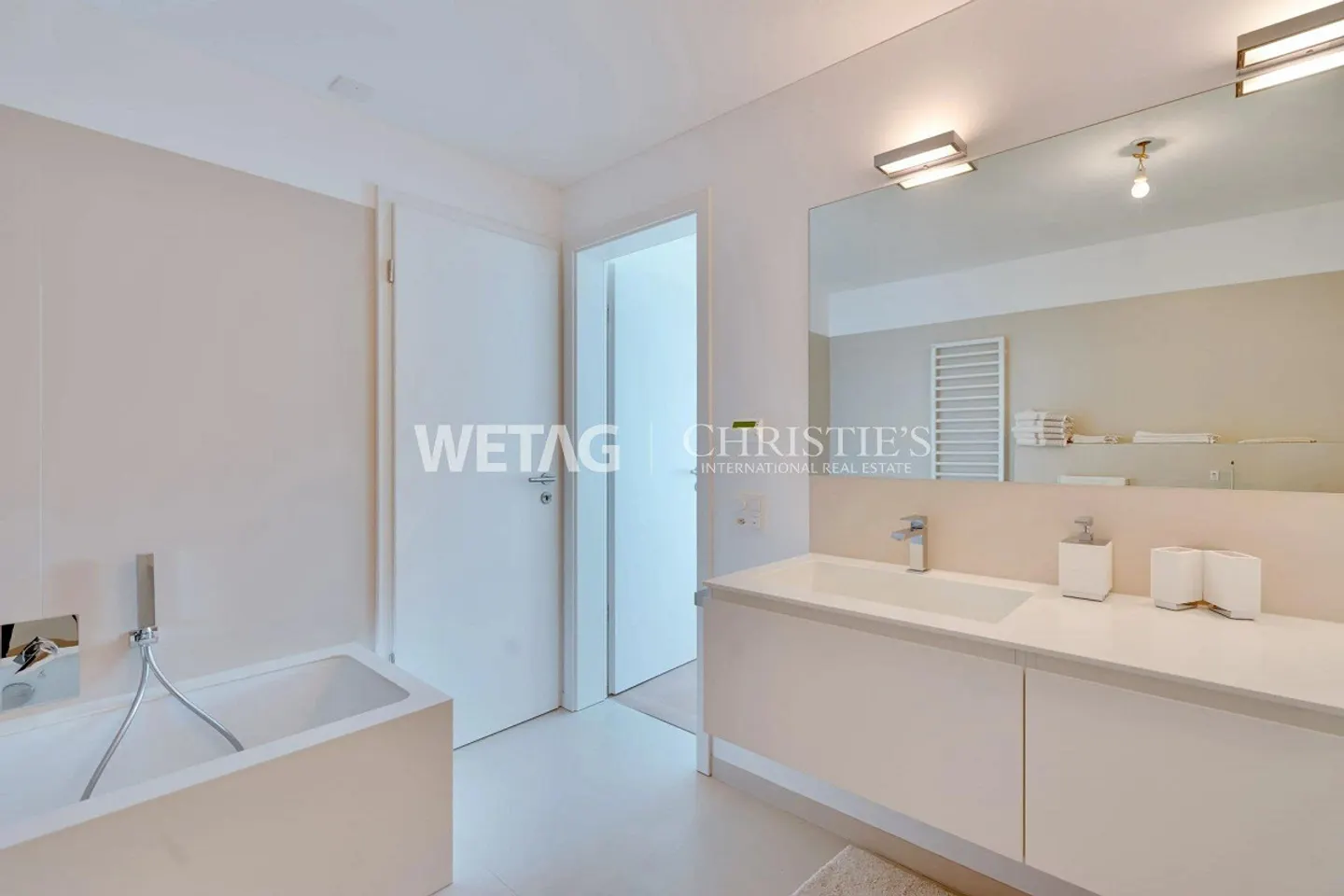 Appartamento moderno e confortevole con terrazza panoramica e vista lago a Mi... - Foto 8 di 13