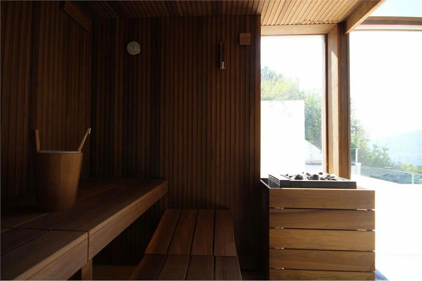 Neues repräsentatives Penthouse mit 5,5 Zimmern, Pool und Garten - Foto 13 von 13