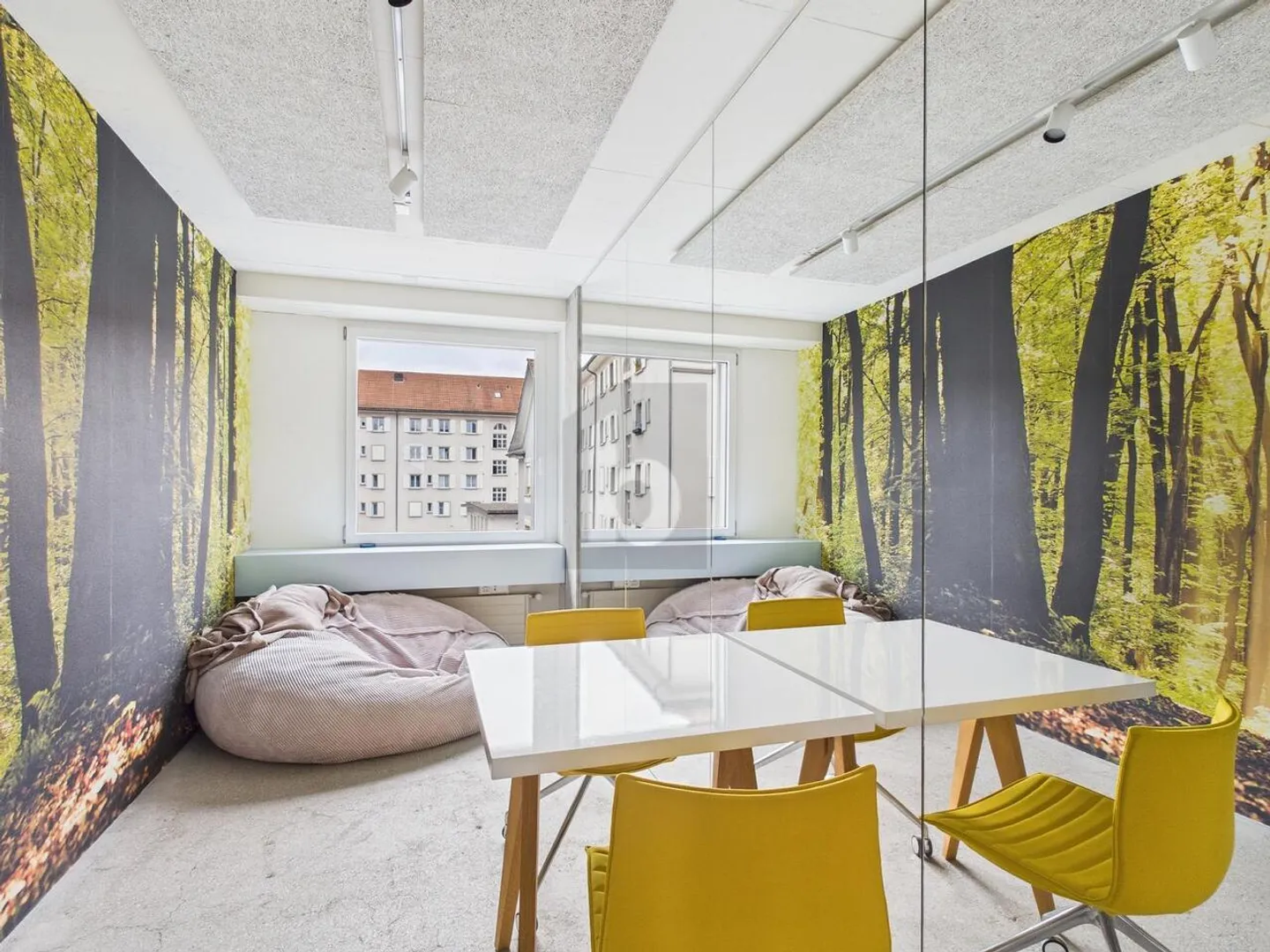 PARTIALLY FURNISHED IN A CENTRAL LOCATION - Photo 4 of 5