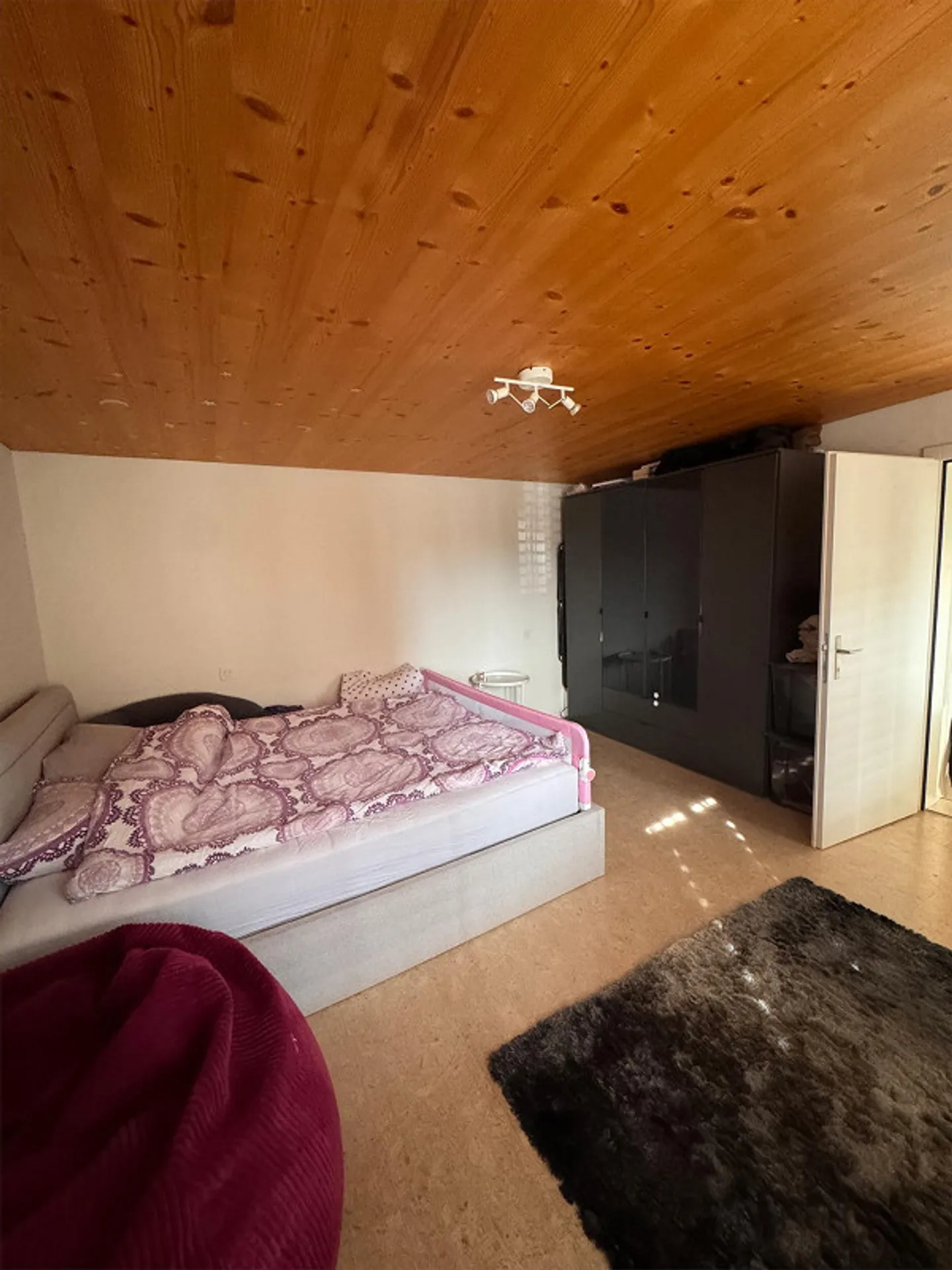 Charming 3.5-room apartment with fireplace, seating area & garden - Photo 5 of 13