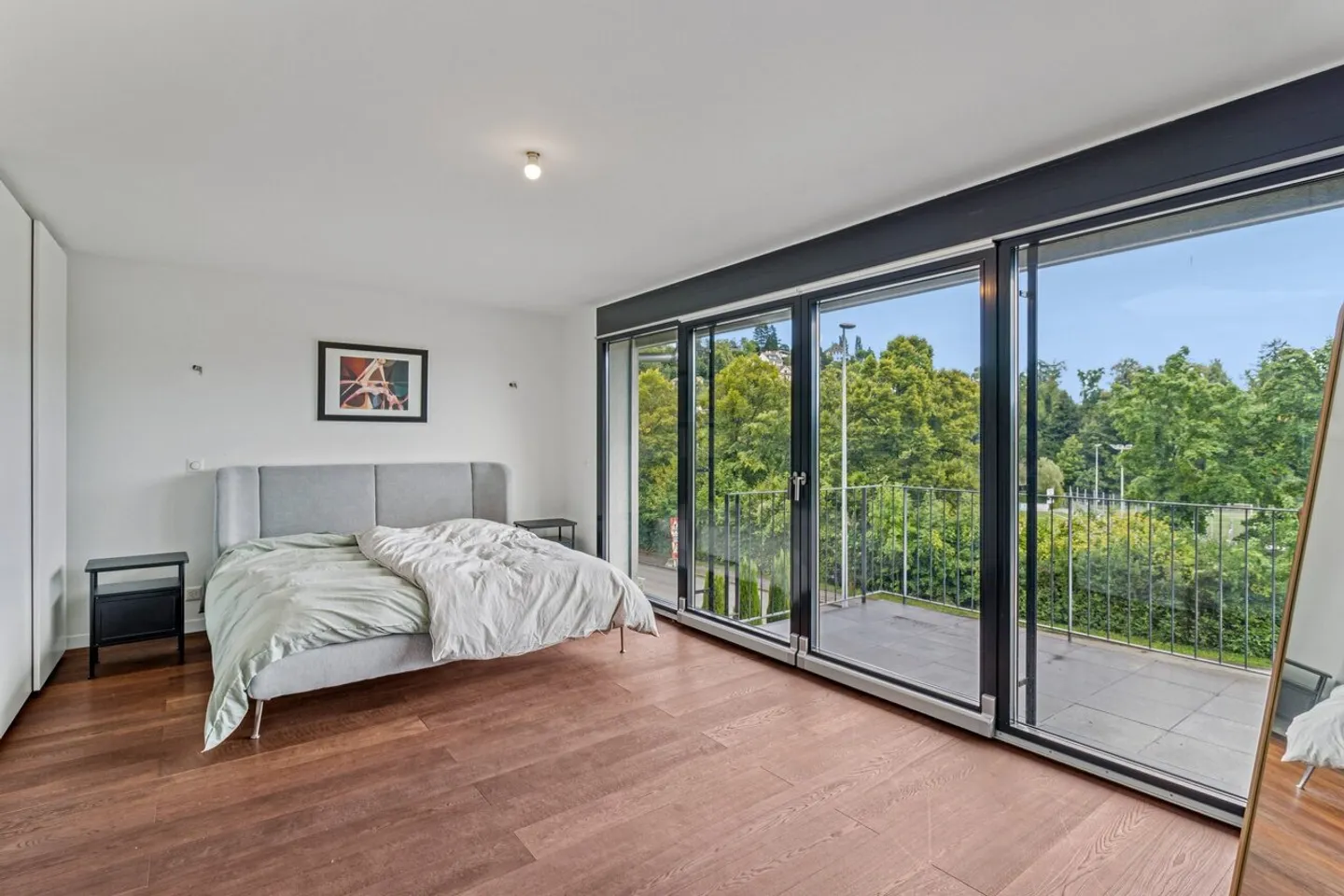 Spacious semi-detached house of 200 m² with lake view. - Photo 3 of 5