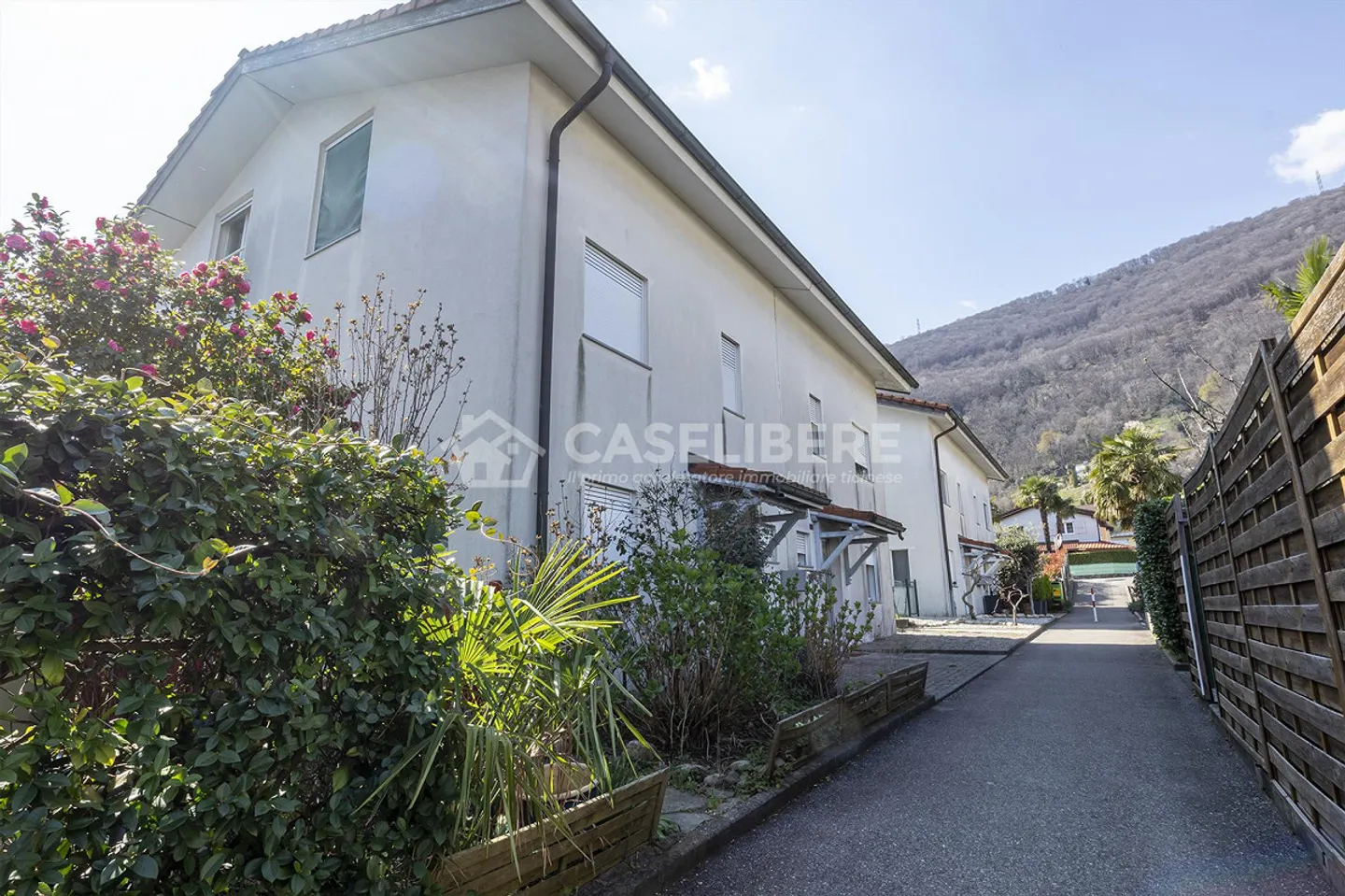 REIHENHAUS MIT GARTEN MIT 5,5 ZIMMERN IN BEDANO - Foto 1 von 18