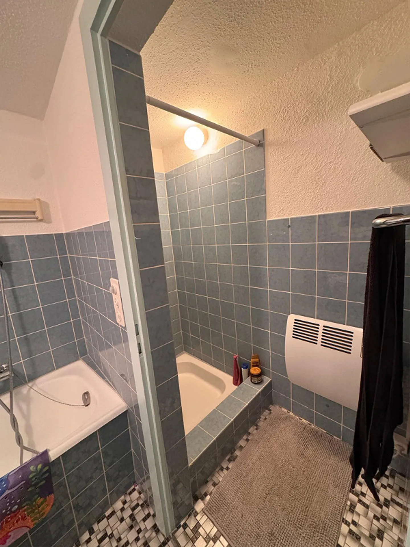 Charming 3.5-room apartment with fireplace, seating area & garden - Photo 9 of 13