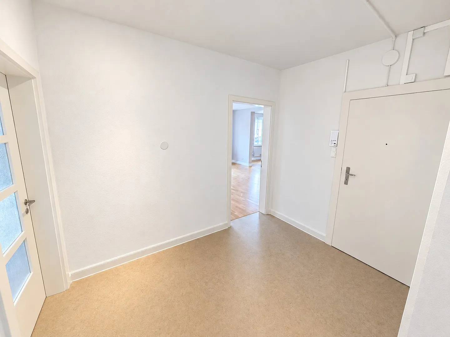 Spacious 5-room apartment in a central location in Zurich - Photo 2 of 12