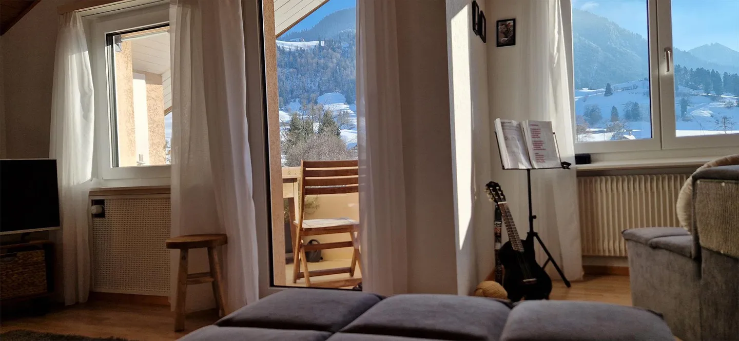 Sous-location : appartement de 3,5 pièces avec vue dégagée sur la montagne et la plaine - Photo 1 sur 15