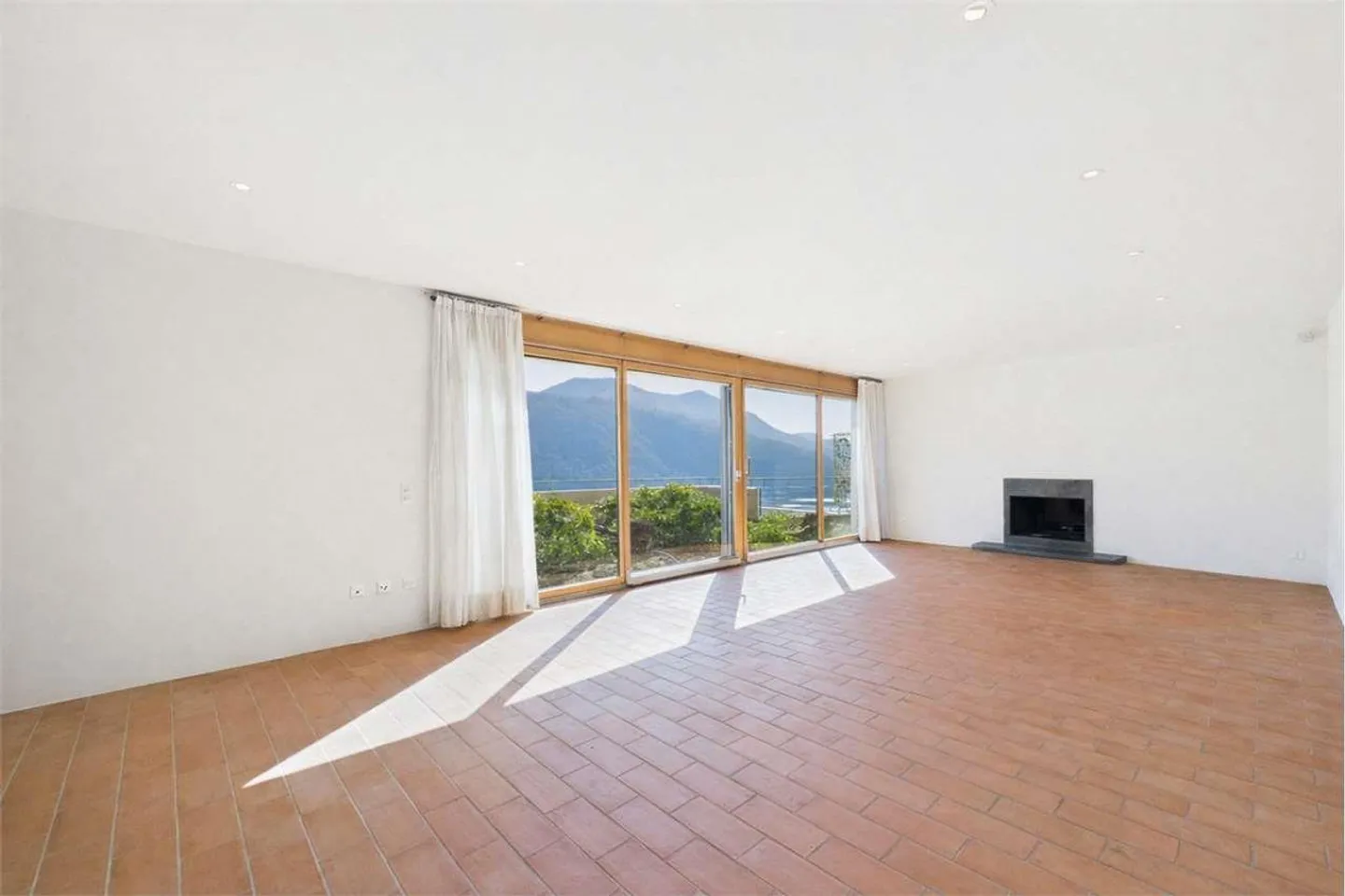 Villa lumineuse de 5,5 pièces avec vue sur le lac - Photo 4 sur 13