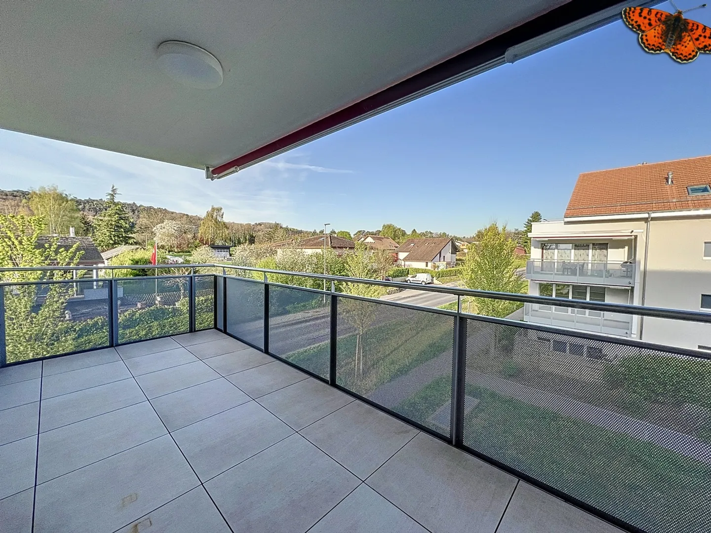 Appartamento moderno con balcone - Foto 1 di 9