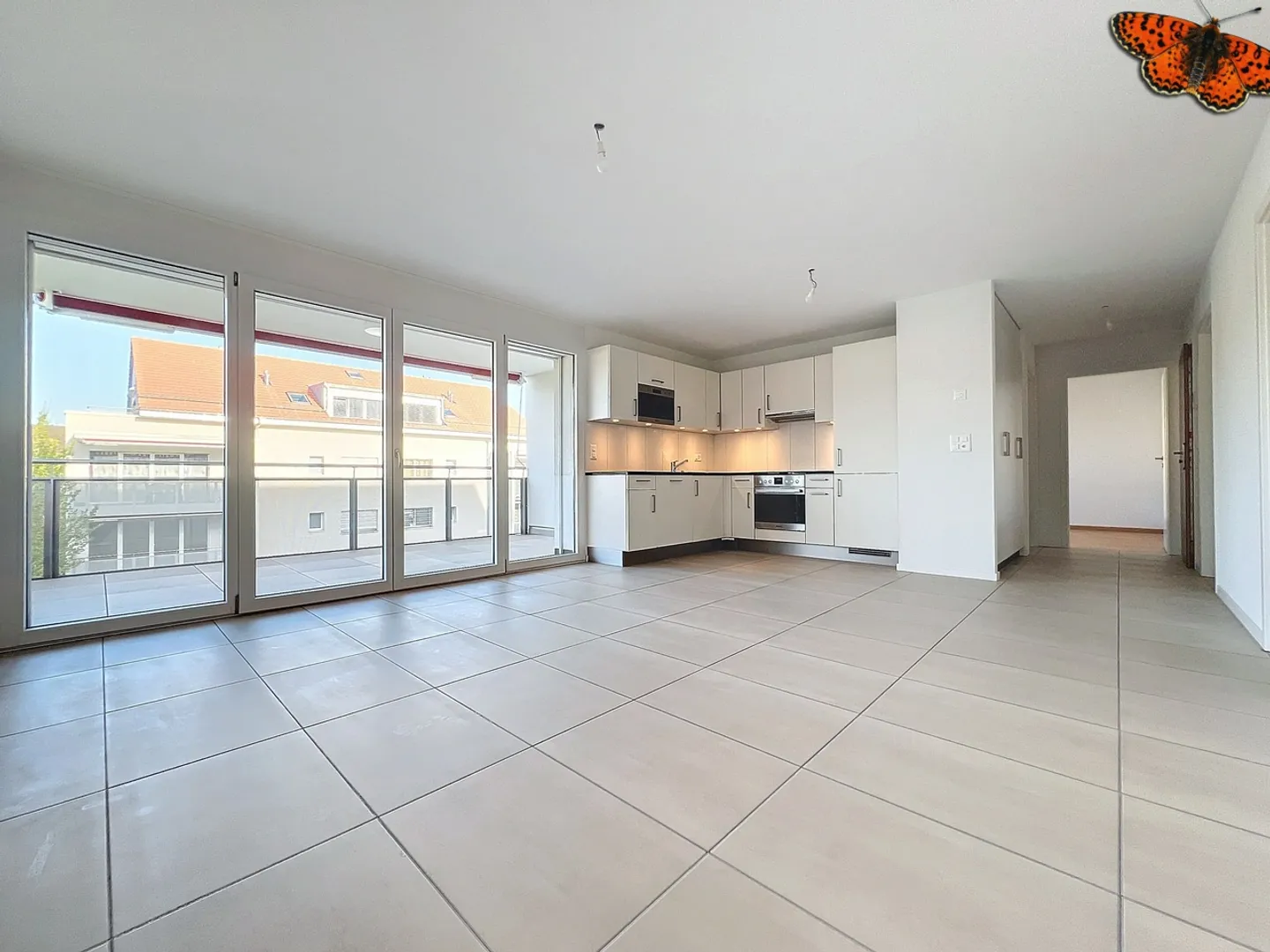 Appartamento moderno con balcone - Foto 3 di 9