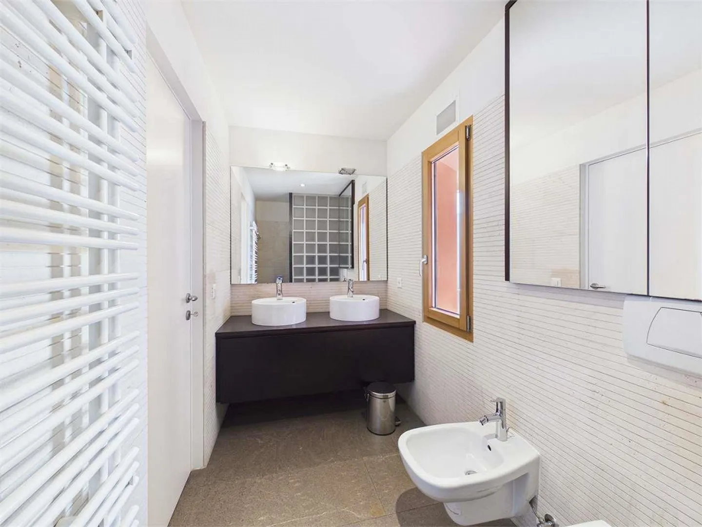 Villa lumineuse de 5,5 pièces avec vue sur le lac - Photo 11 sur 13