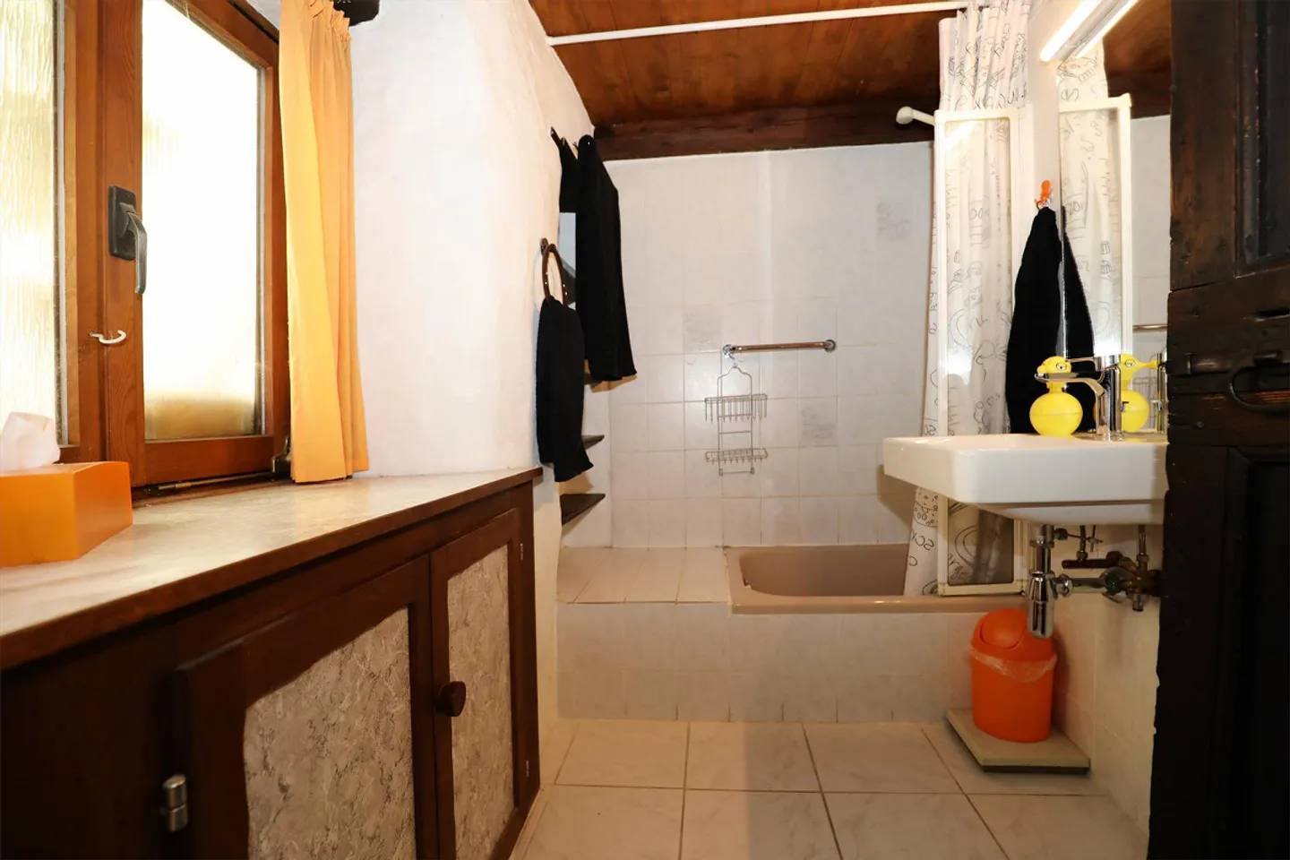 Spacious Rustico with original details and tastefully renovated - Photo 12 of 18