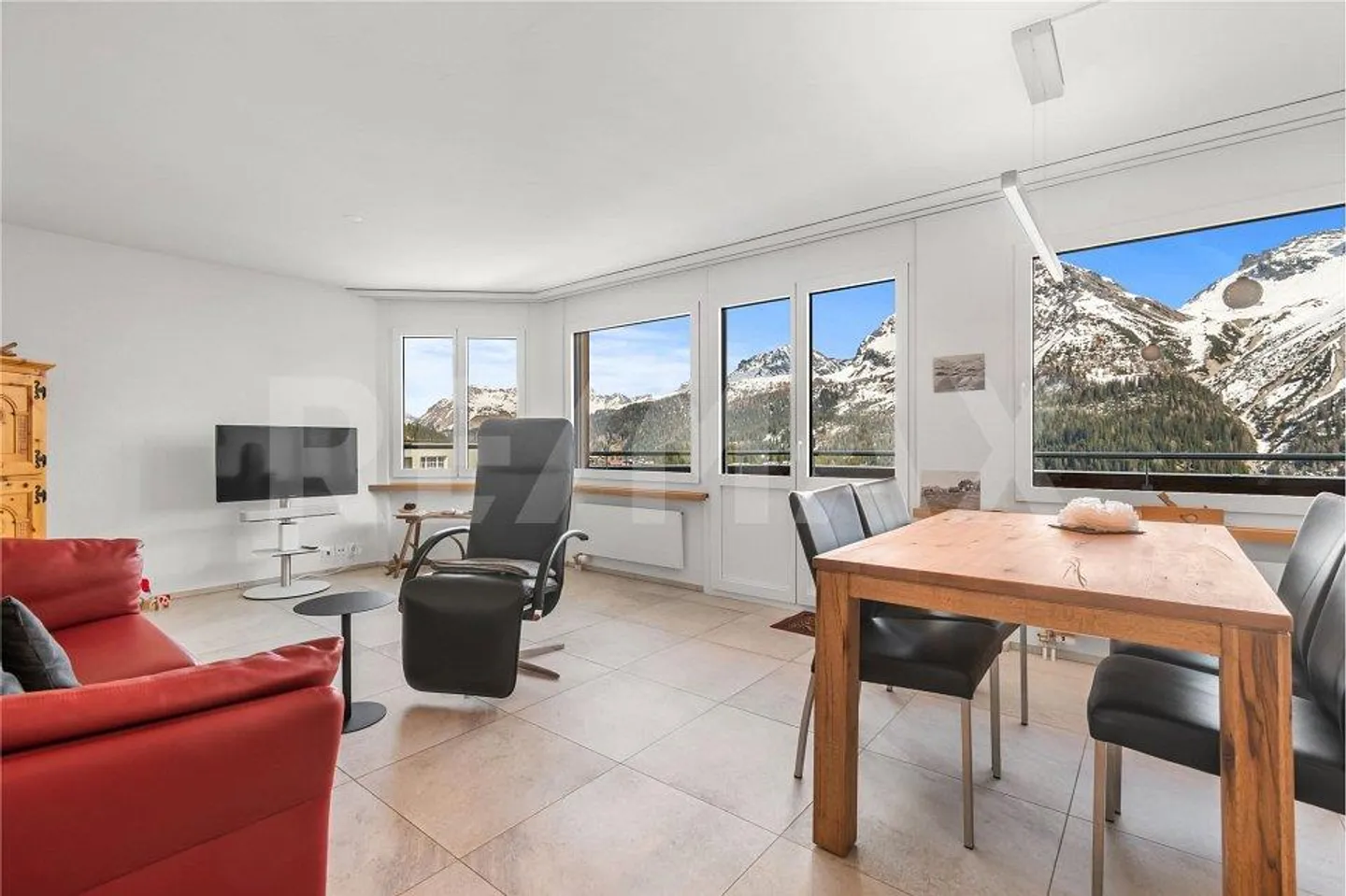 2 ½ room apartment with dream view - Photo 1 of 13