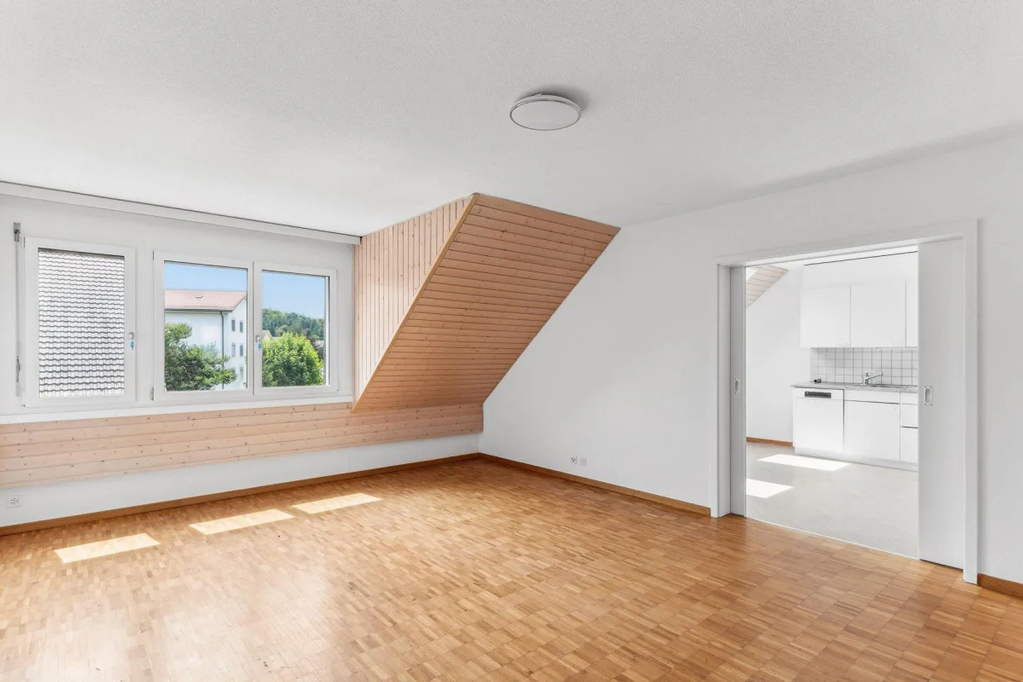 Appartement sous les toits confortable - Photo 3 sur 9