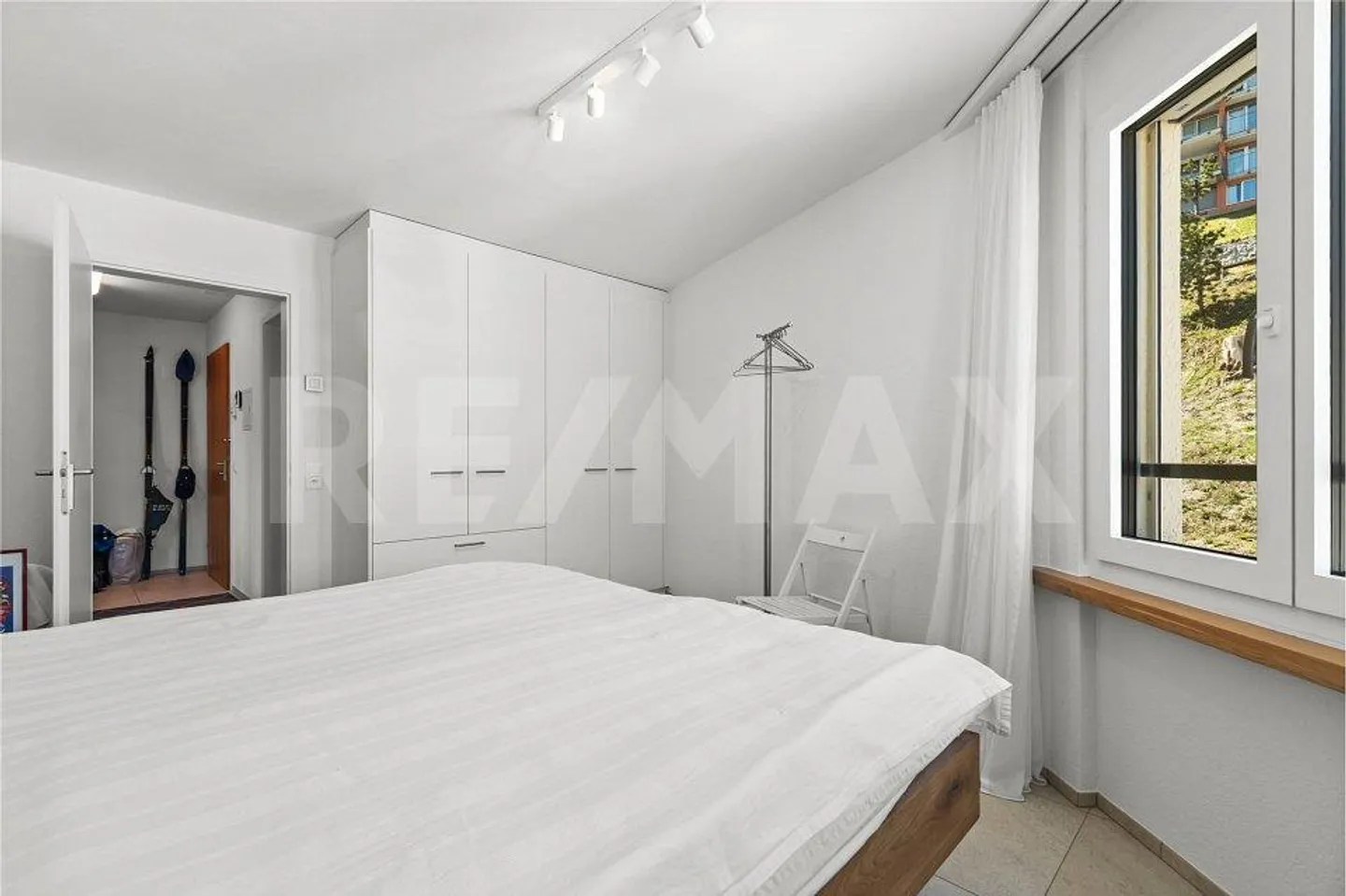 2 ½ room apartment with dream view - Photo 5 of 13