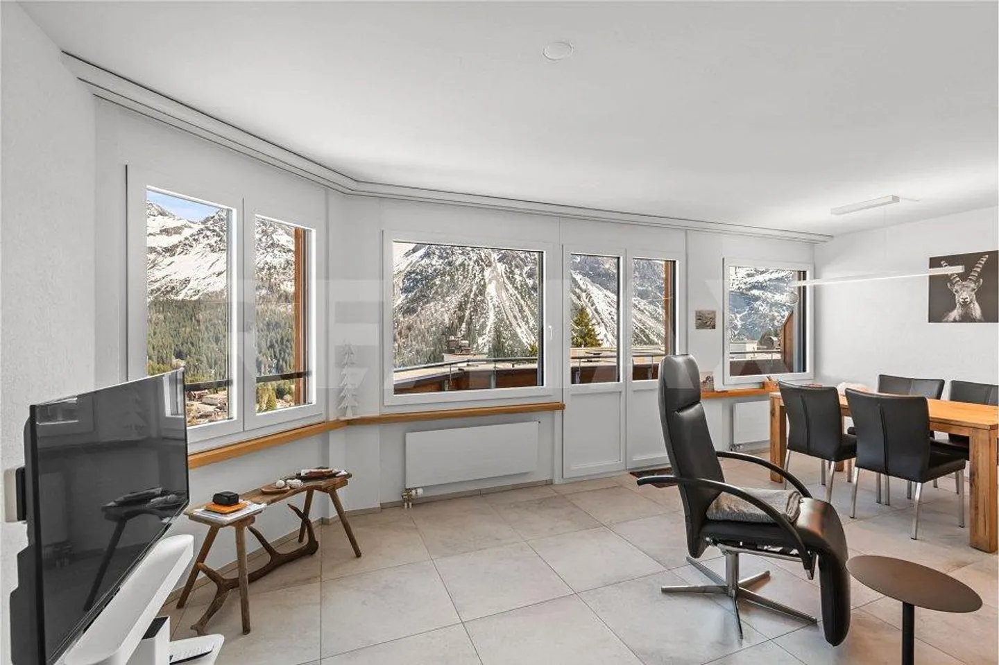 2 ½ room apartment with dream view - Photo 7 of 13