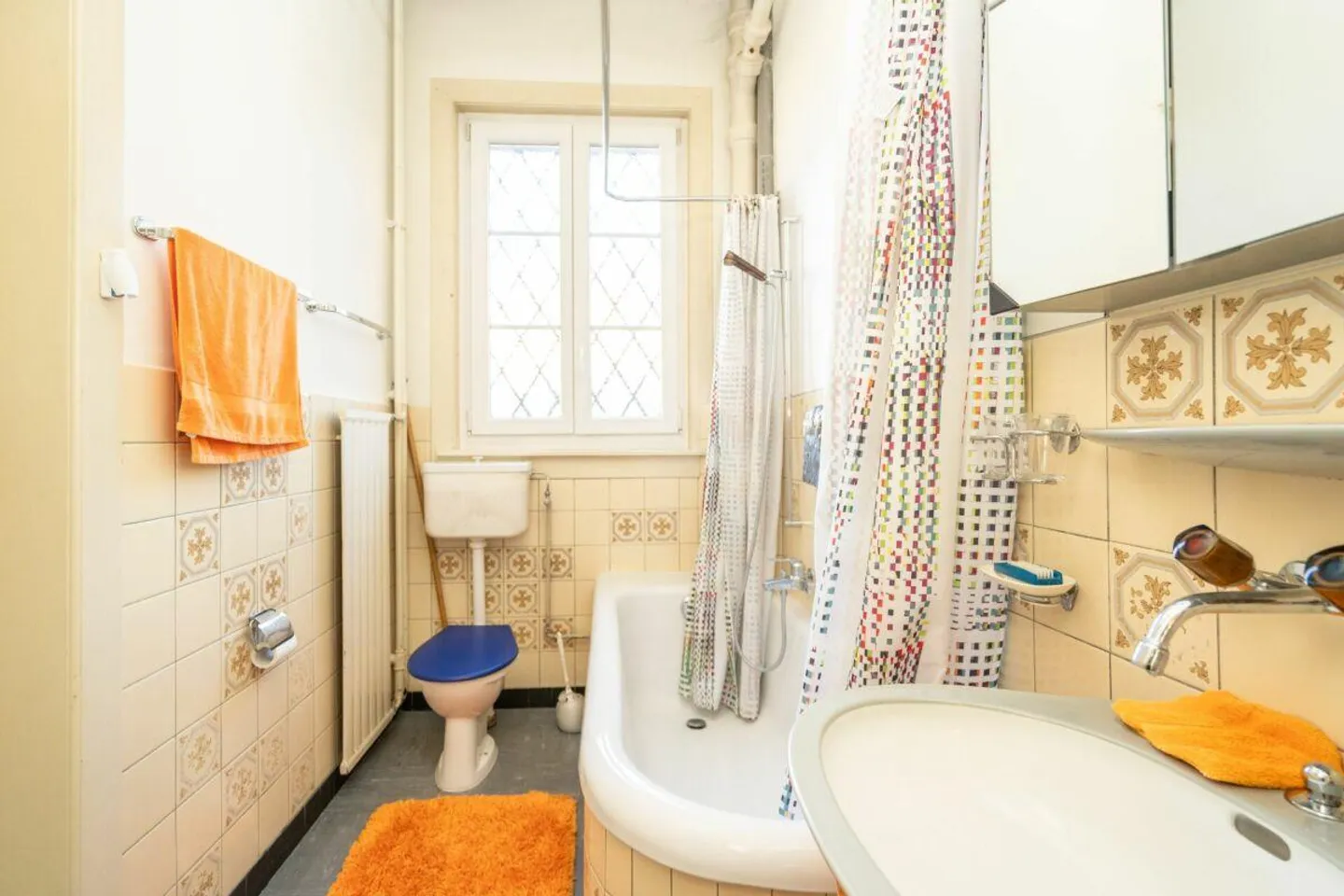 Immeuble multifamilial avec 7 appartements, salles de formation et stationnement - Photo 10 sur 15