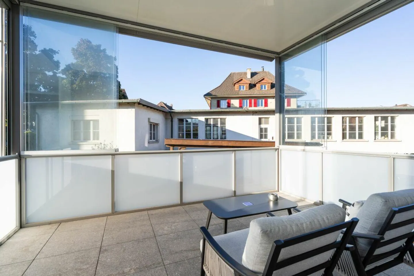 Immeuble multifamilial avec 7 appartements, salles de formation et stationnement - Photo 11 sur 15