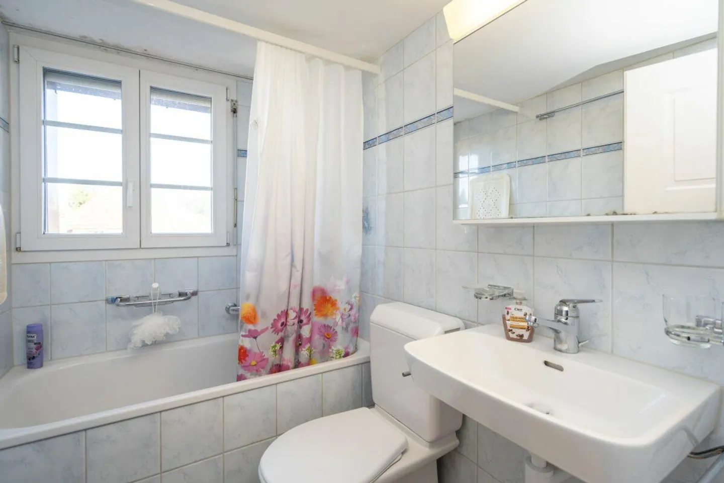 Immeuble multifamilial avec 7 appartements, salles de formation et stationnement - Photo 8 sur 15