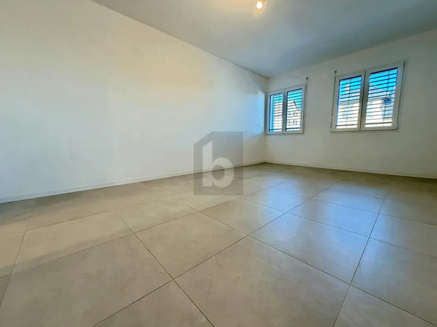 Bright Apartment in Ideal Location - Photo 4 of 6
