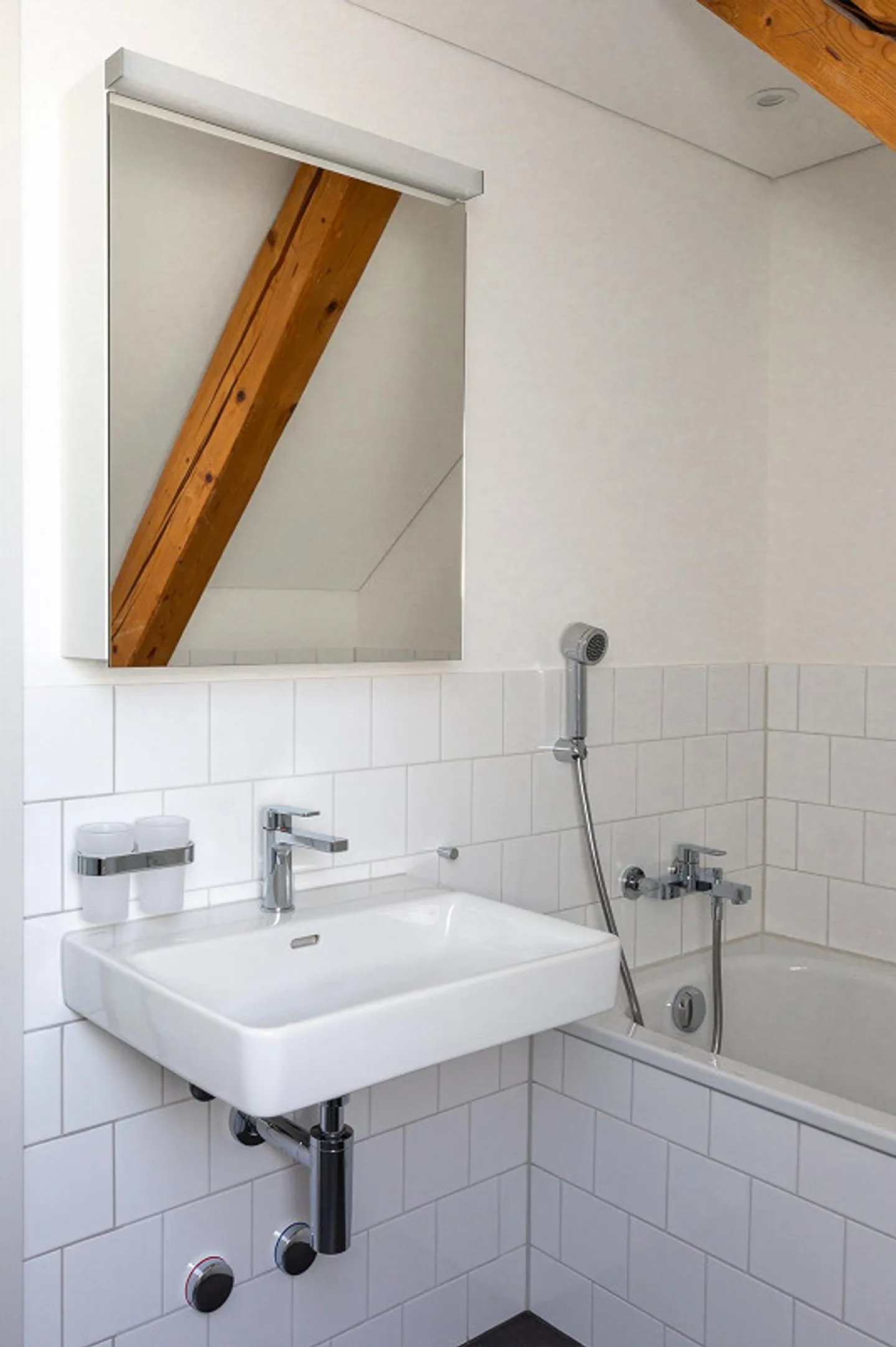 Appartamento attico 3,5 locali con terrazza 2022 completamente ristrutturato - Foto 3 di 12