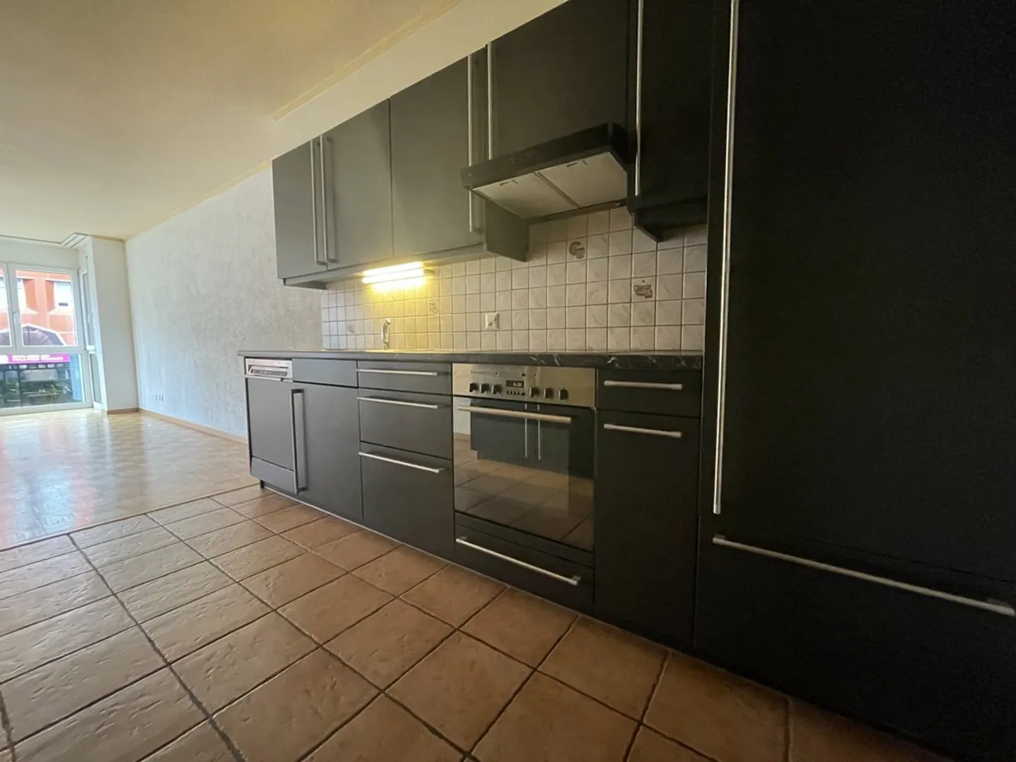 Spacious 4-Room Apartment - Photo 2 of 10