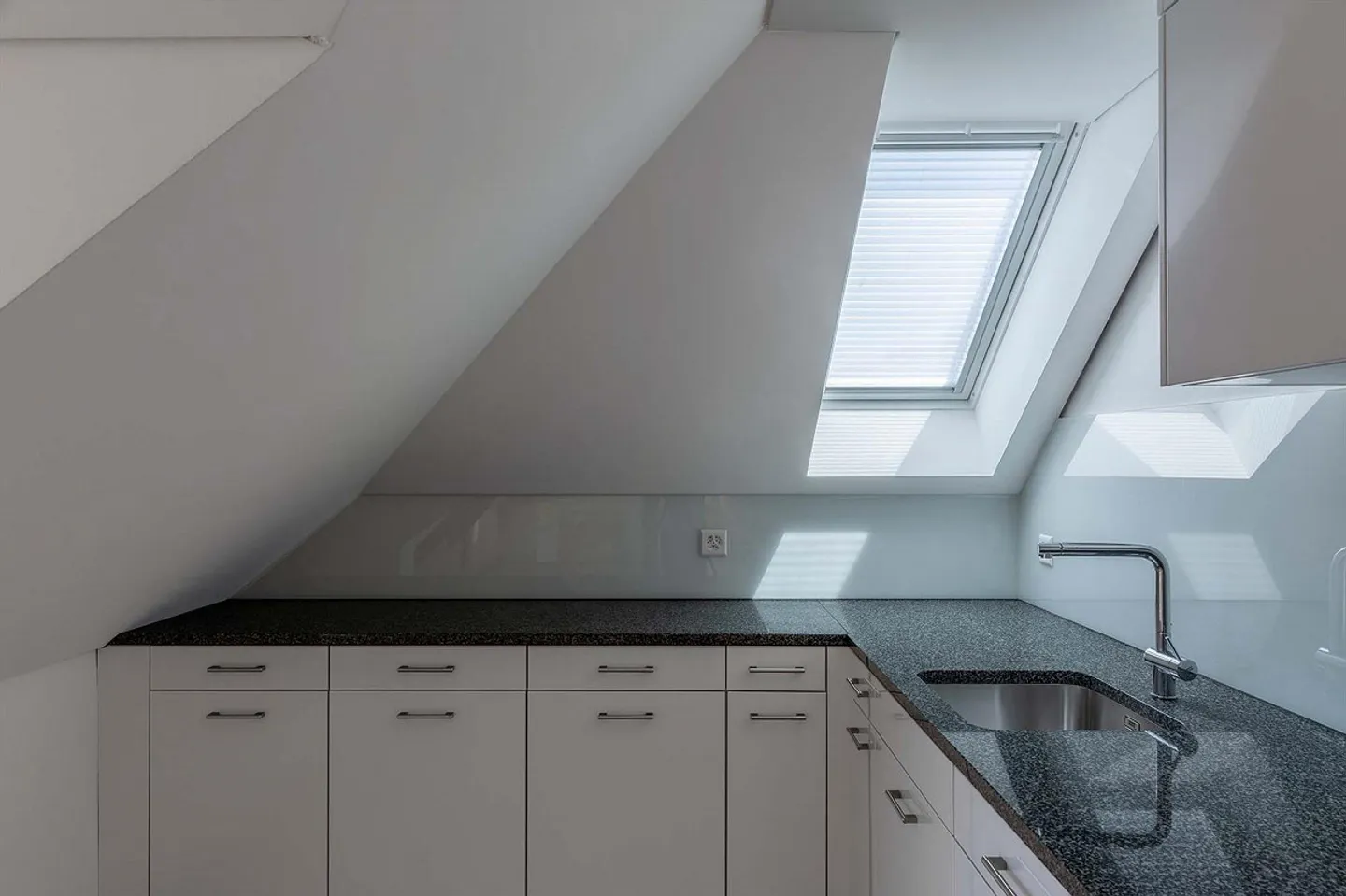 Appartamento attico 3,5 locali con terrazza 2022 completamente ristrutturato - Foto 6 di 12