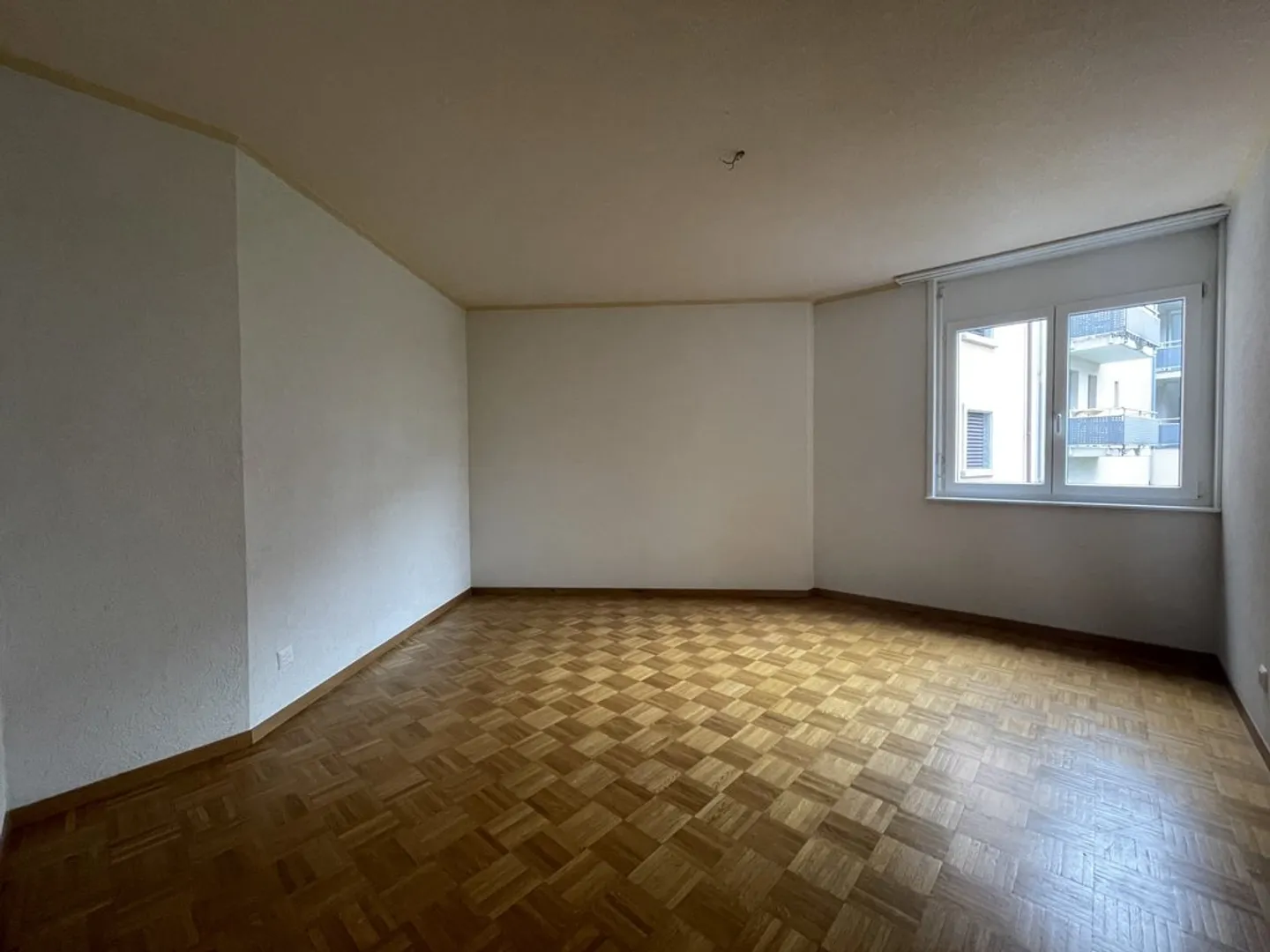 Spacious 4-Room Apartment - Photo 4 of 10