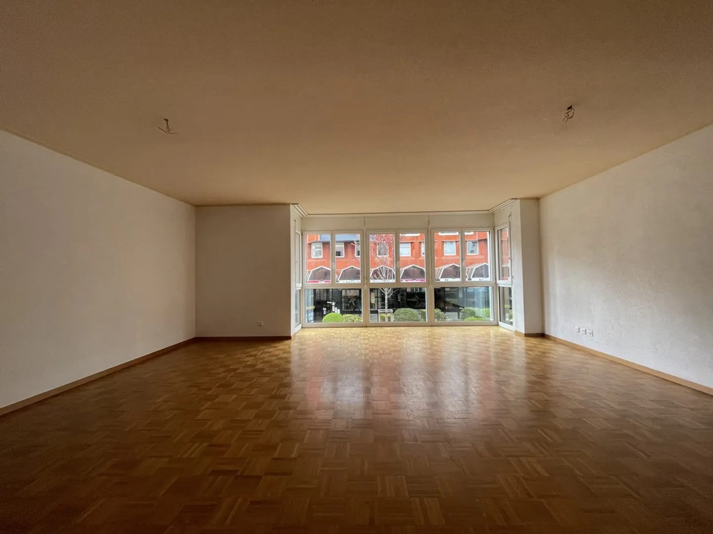 Spacious 4-Room Apartment - Photo 6 of 10