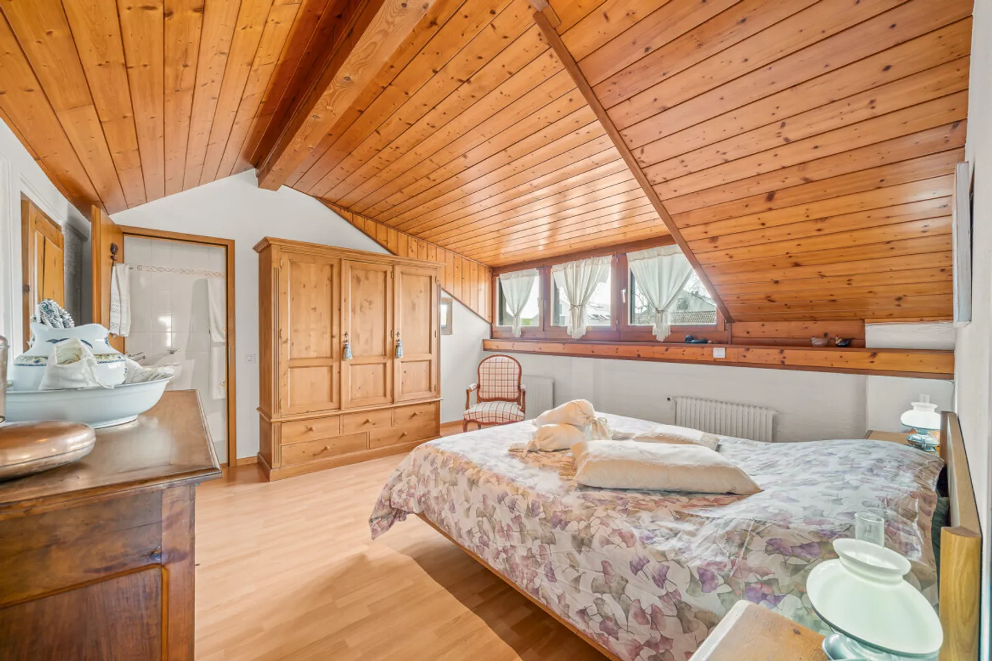 CHARMANTER DUPLEX MIT PRIVATGARTEN, 5 MINUTEN VON MORGES ENTFERNT - Foto 6 von 7