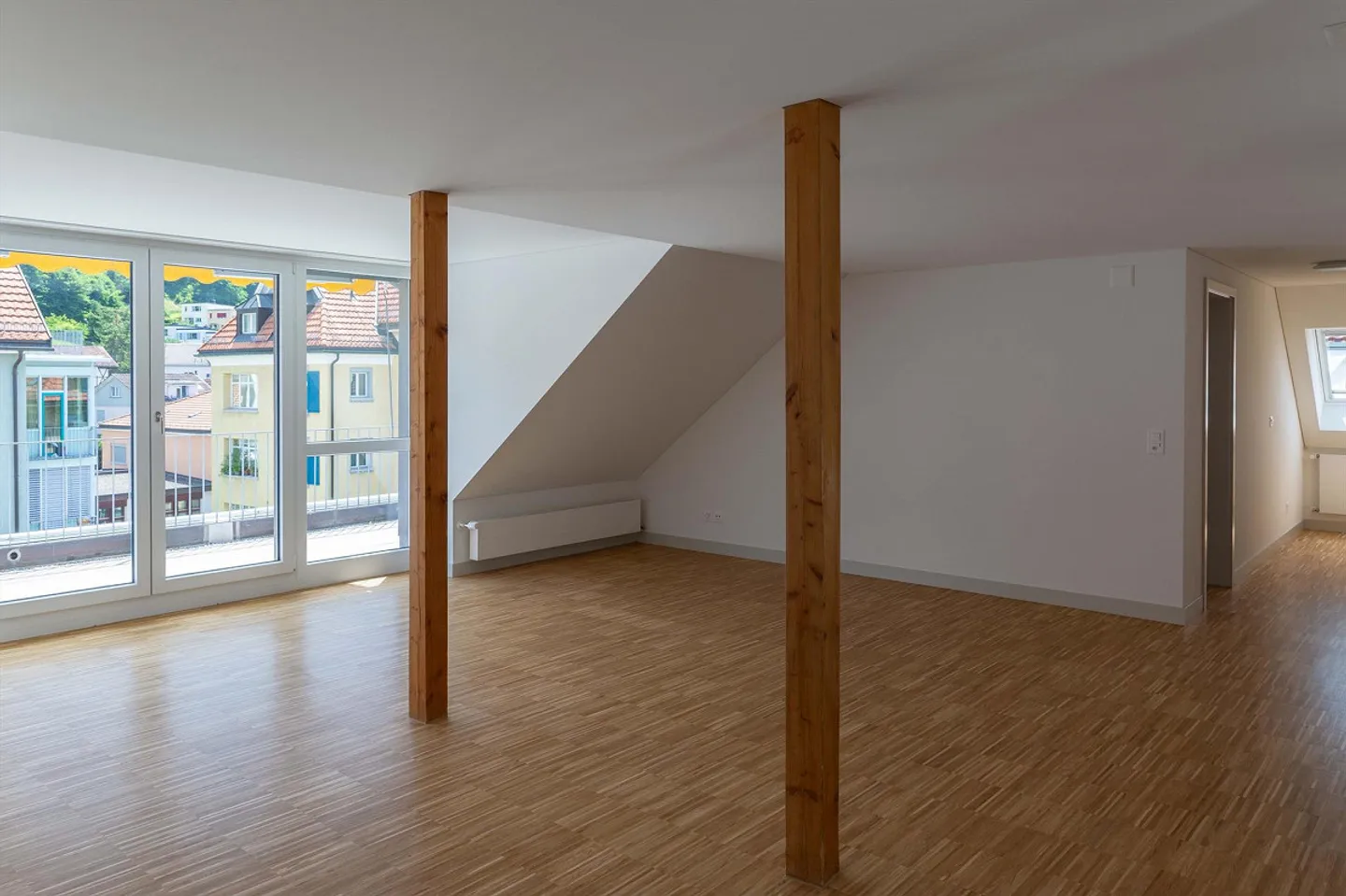 Appartamento attico 3,5 locali con terrazza 2022 completamente ristrutturato - Foto 9 di 12