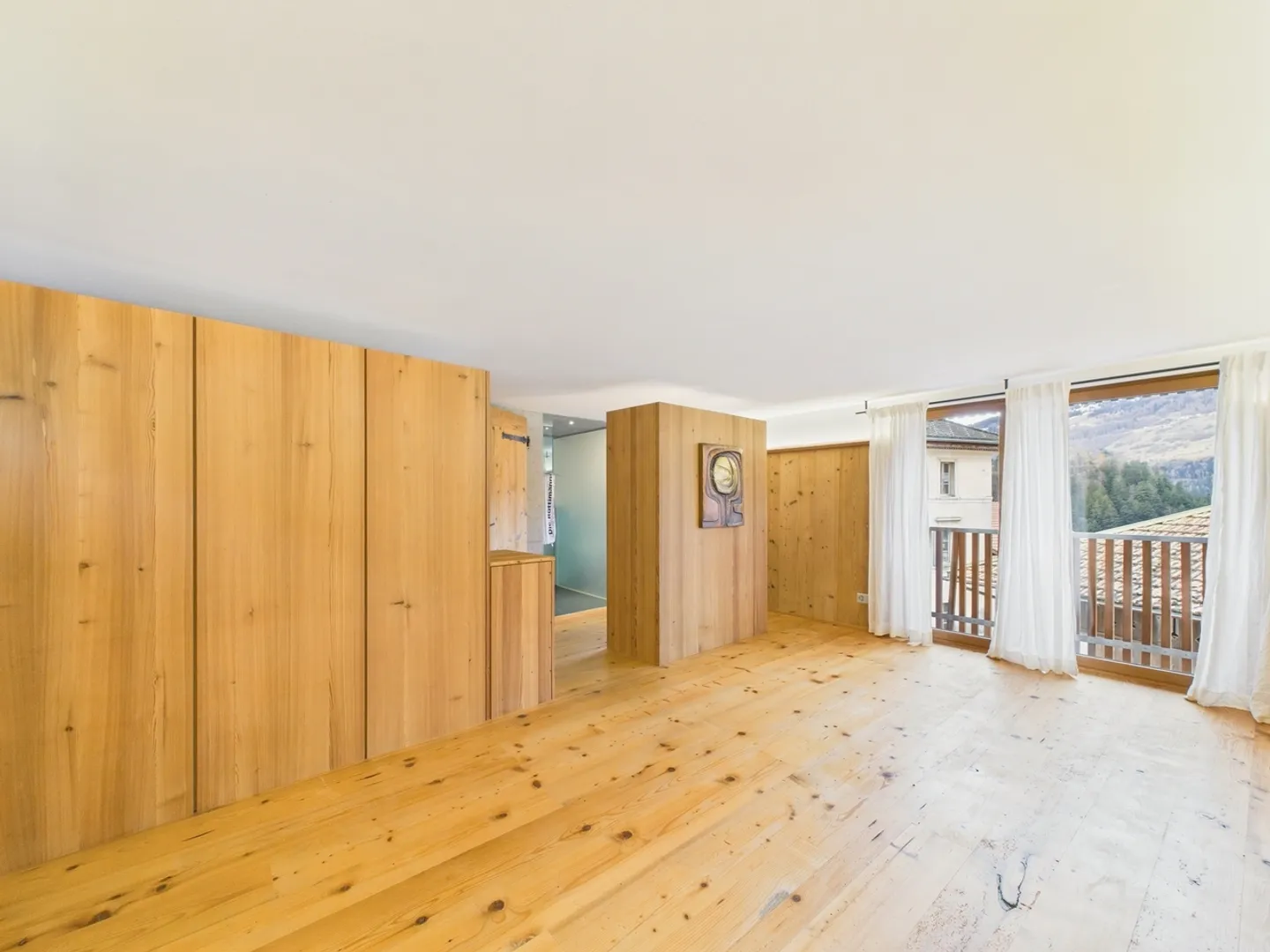 Charmantes 4.5-Zimmer Einfamilienhaus mit Balkon in Tumegl/Tomils - Foto 6 von 13