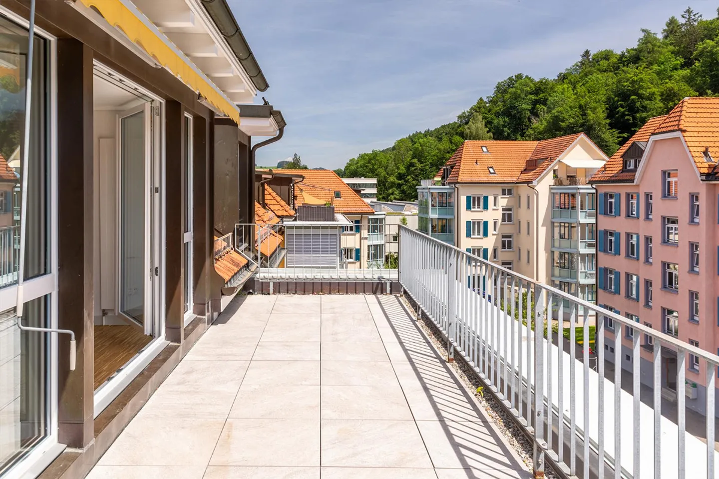 Appartamento attico 3,5 locali con terrazza 2022 completamente ristrutturato - Foto 11 di 12