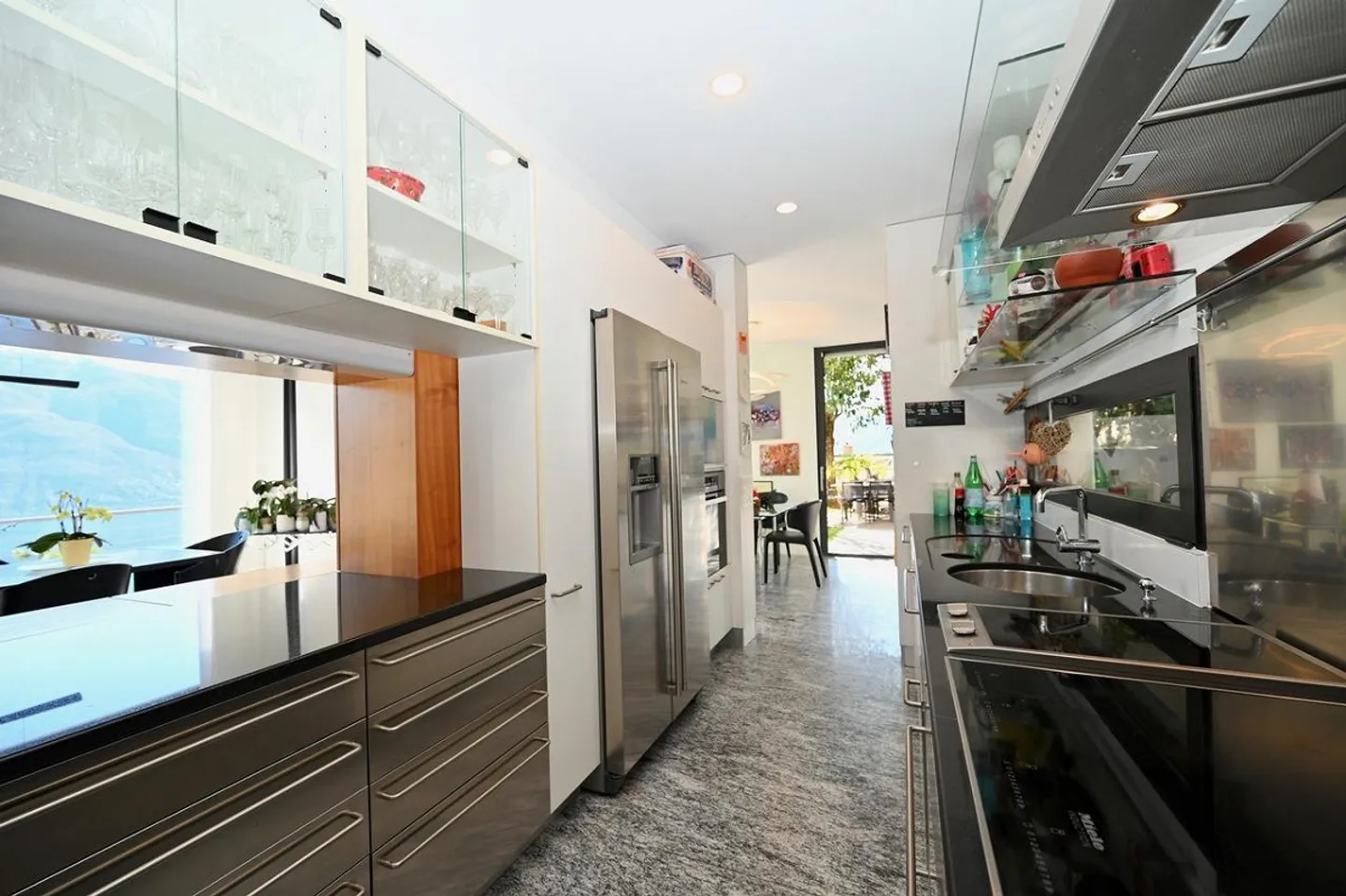 VILLA CON VISTA LAGO. STILE MINIMALISTA. MASSIMO LUSSO - Foto 8 di 16